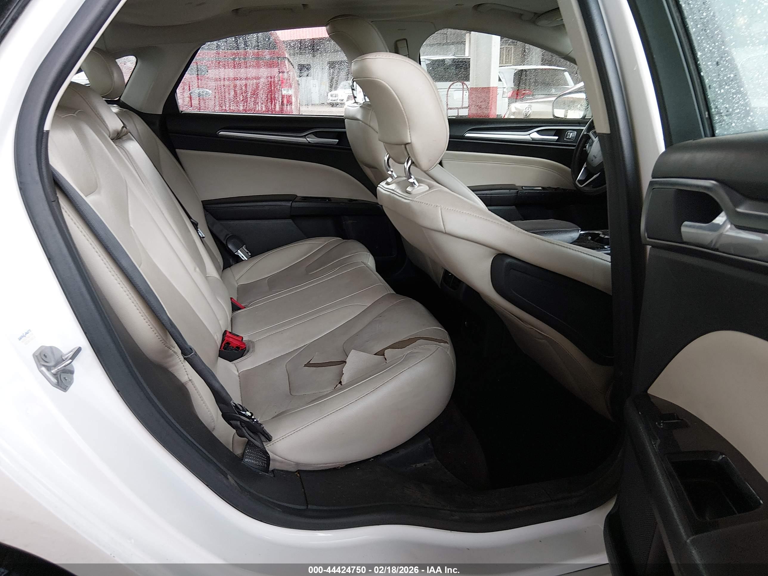 FORD FUSION image 8