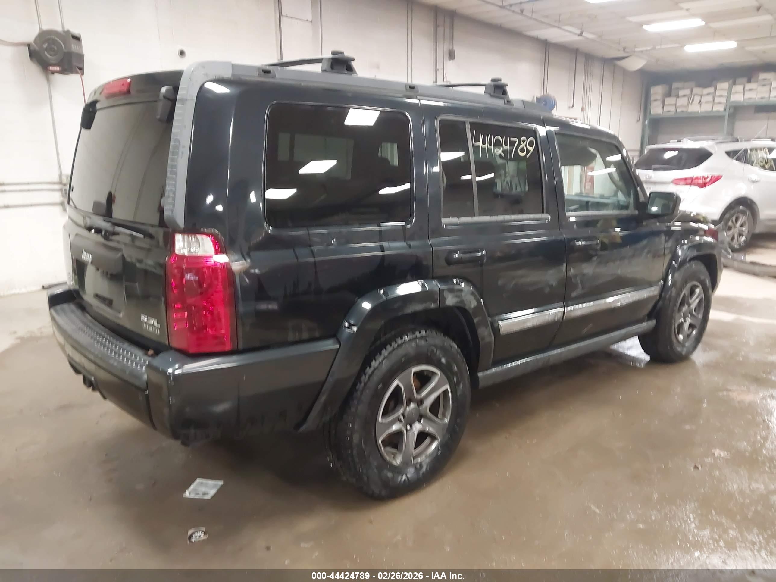 JEEP COMMANDER image 4