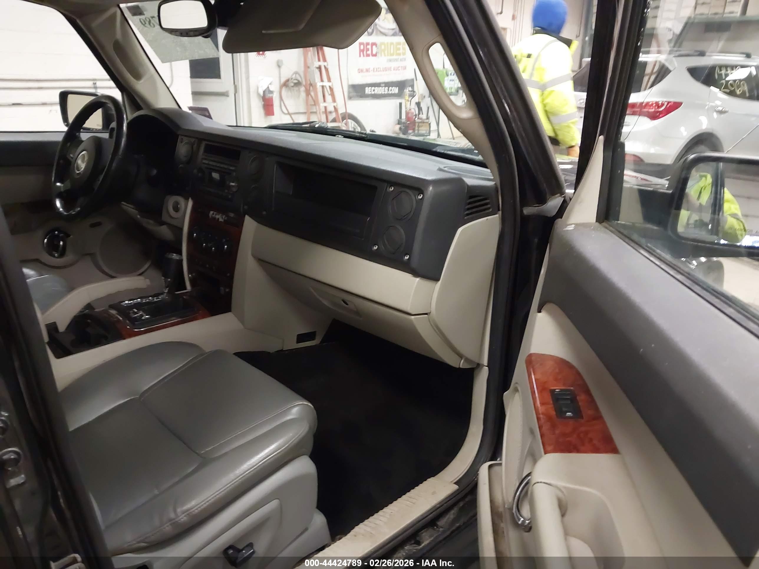 JEEP COMMANDER image 5