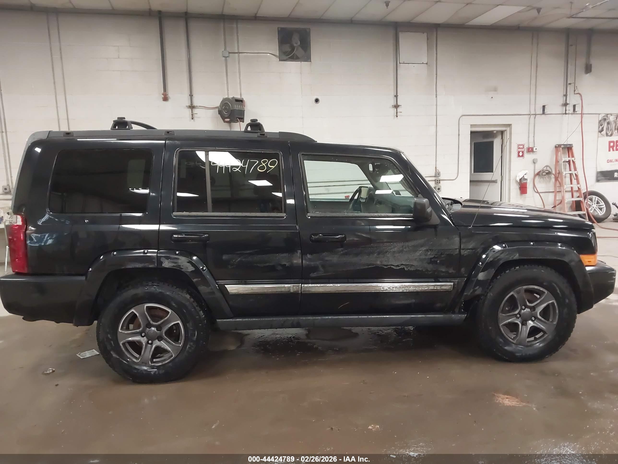 JEEP COMMANDER image 6