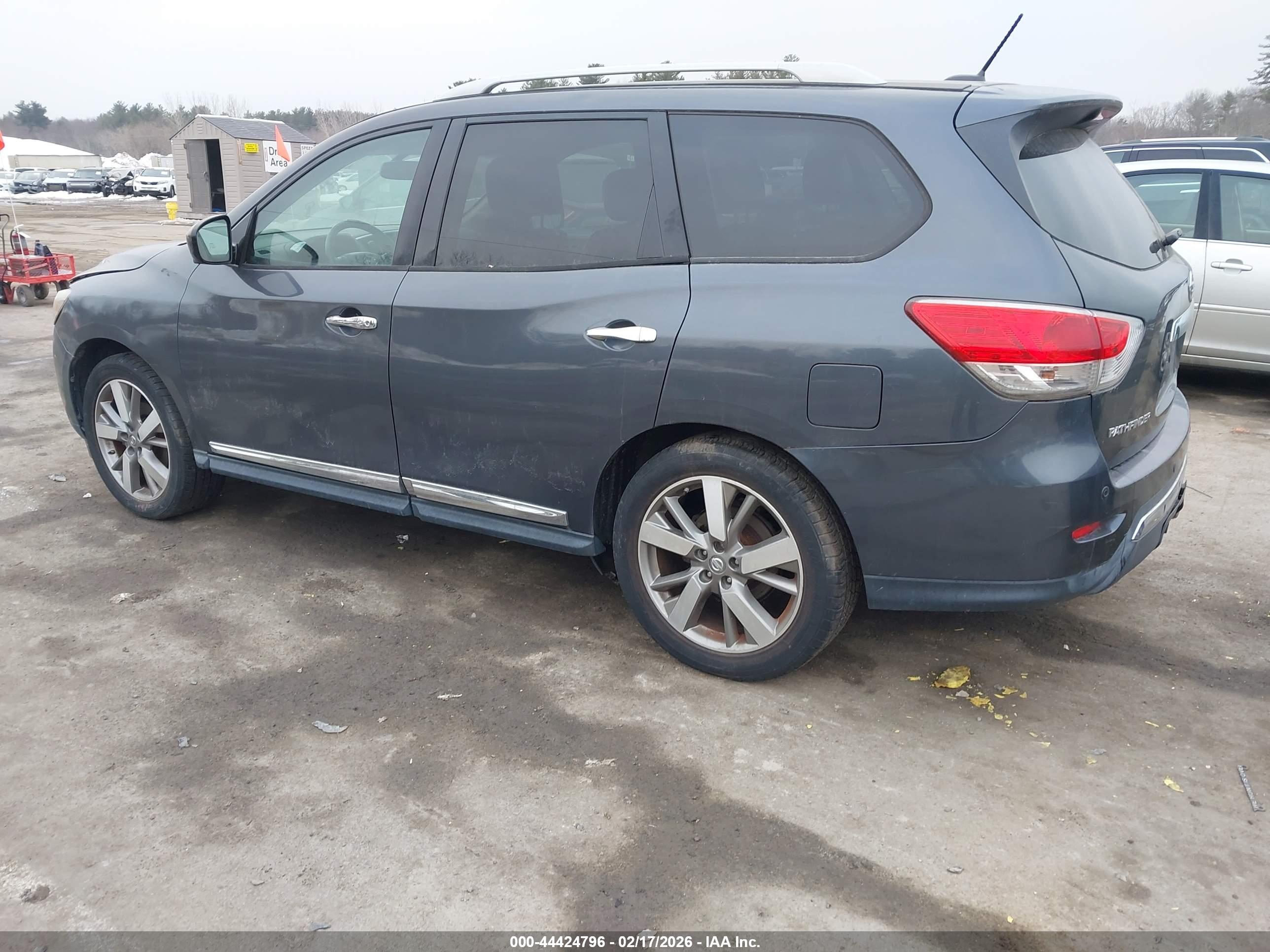 NISSAN PATHFINDER image 3