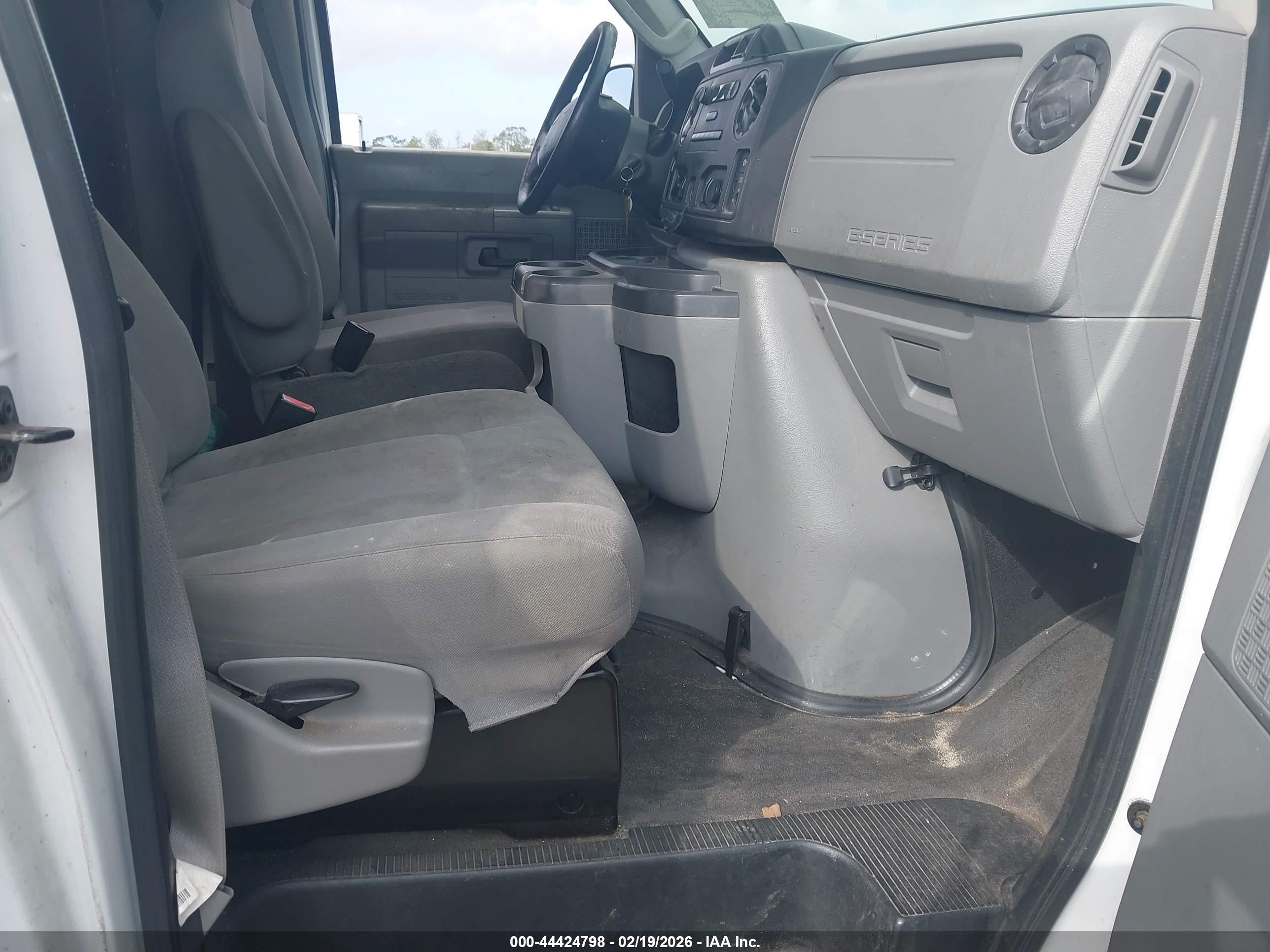 FORD E-250 image 5