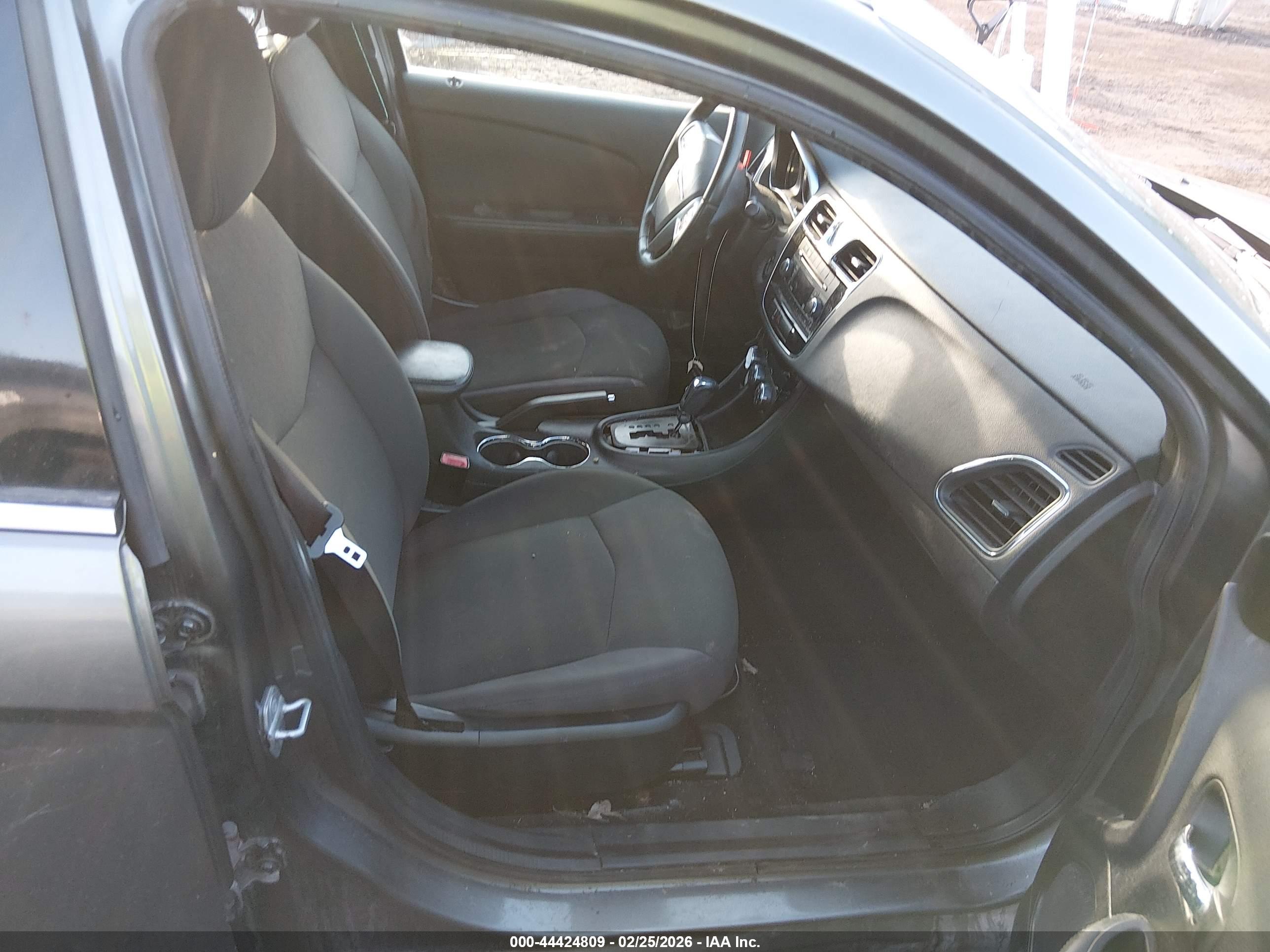 CHRYSLER 200 image 5