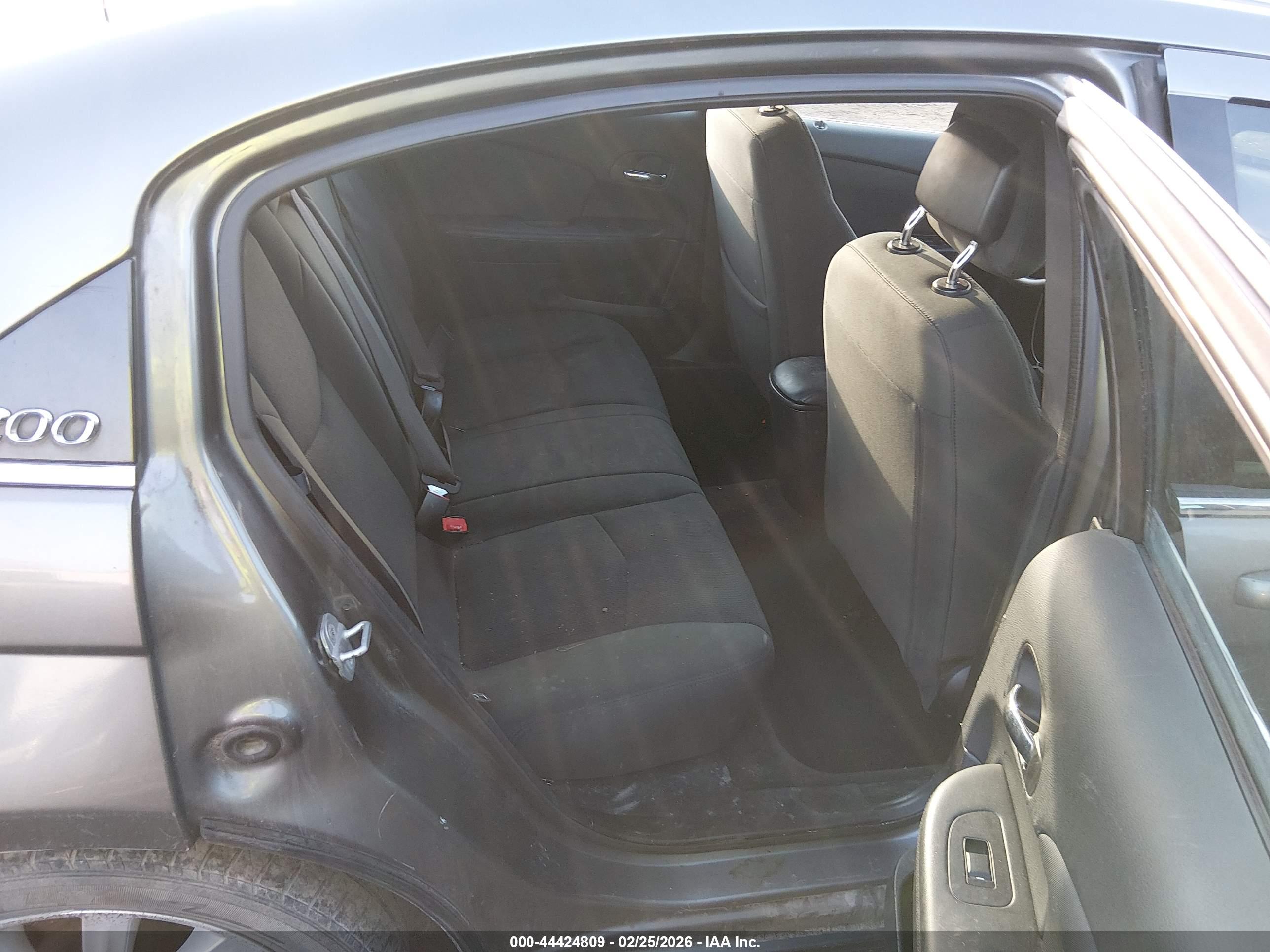 CHRYSLER 200 image 8