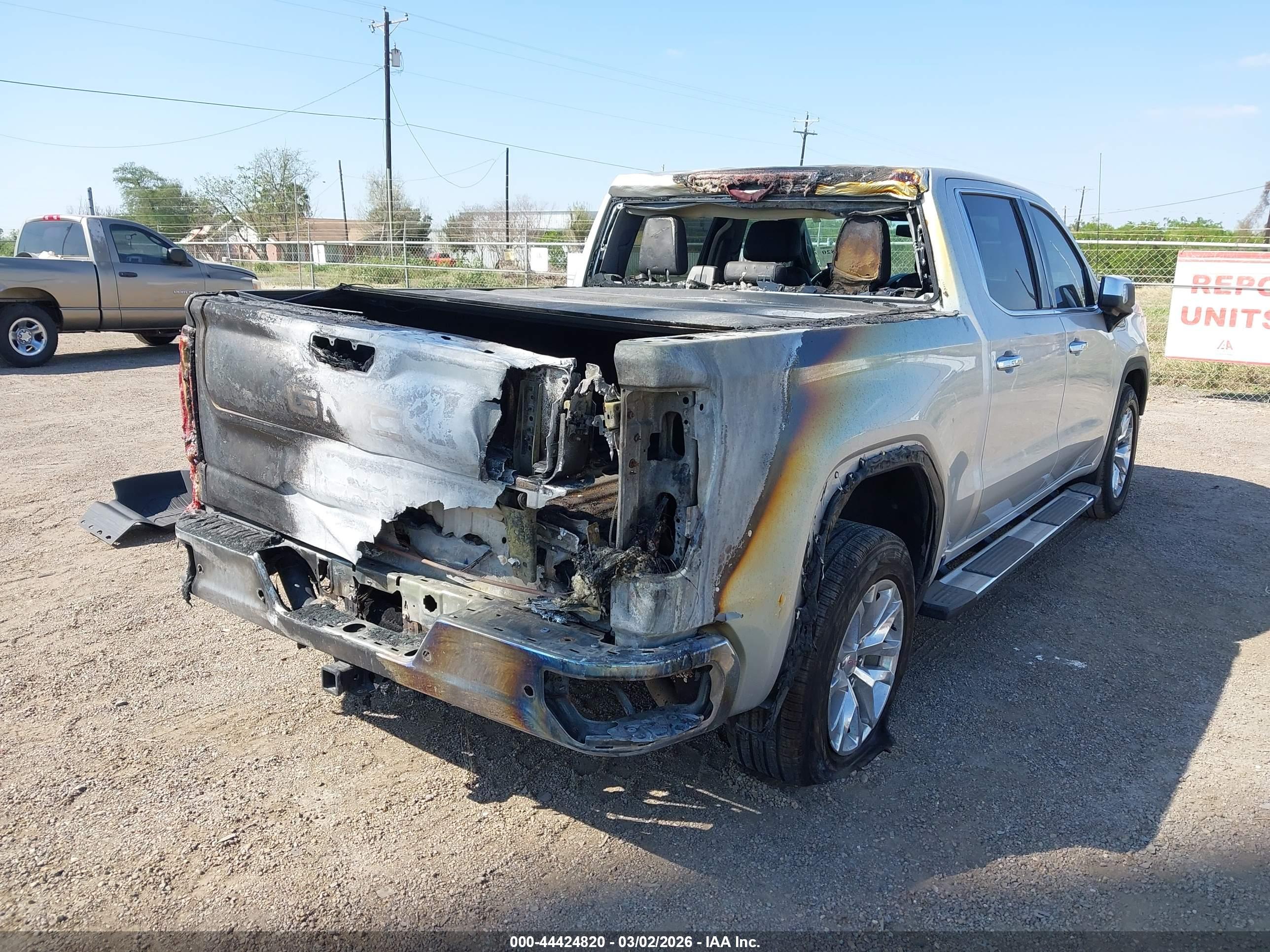 GMC SIERRA image 6