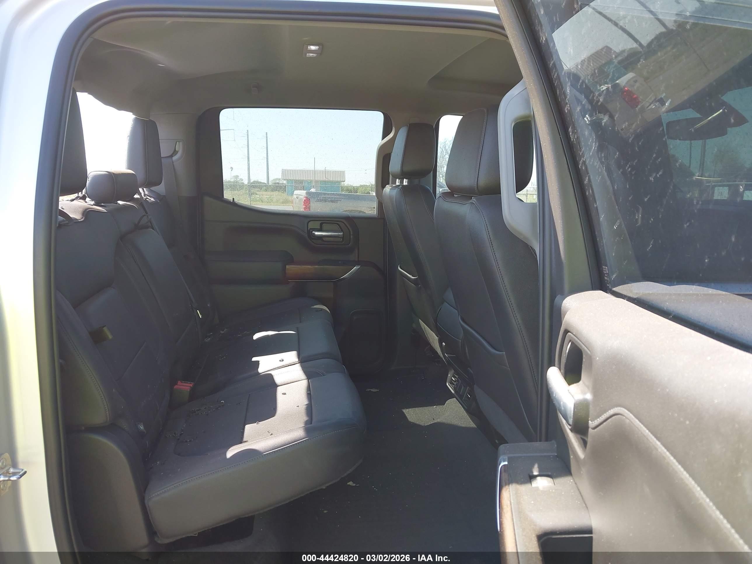 GMC SIERRA image 8