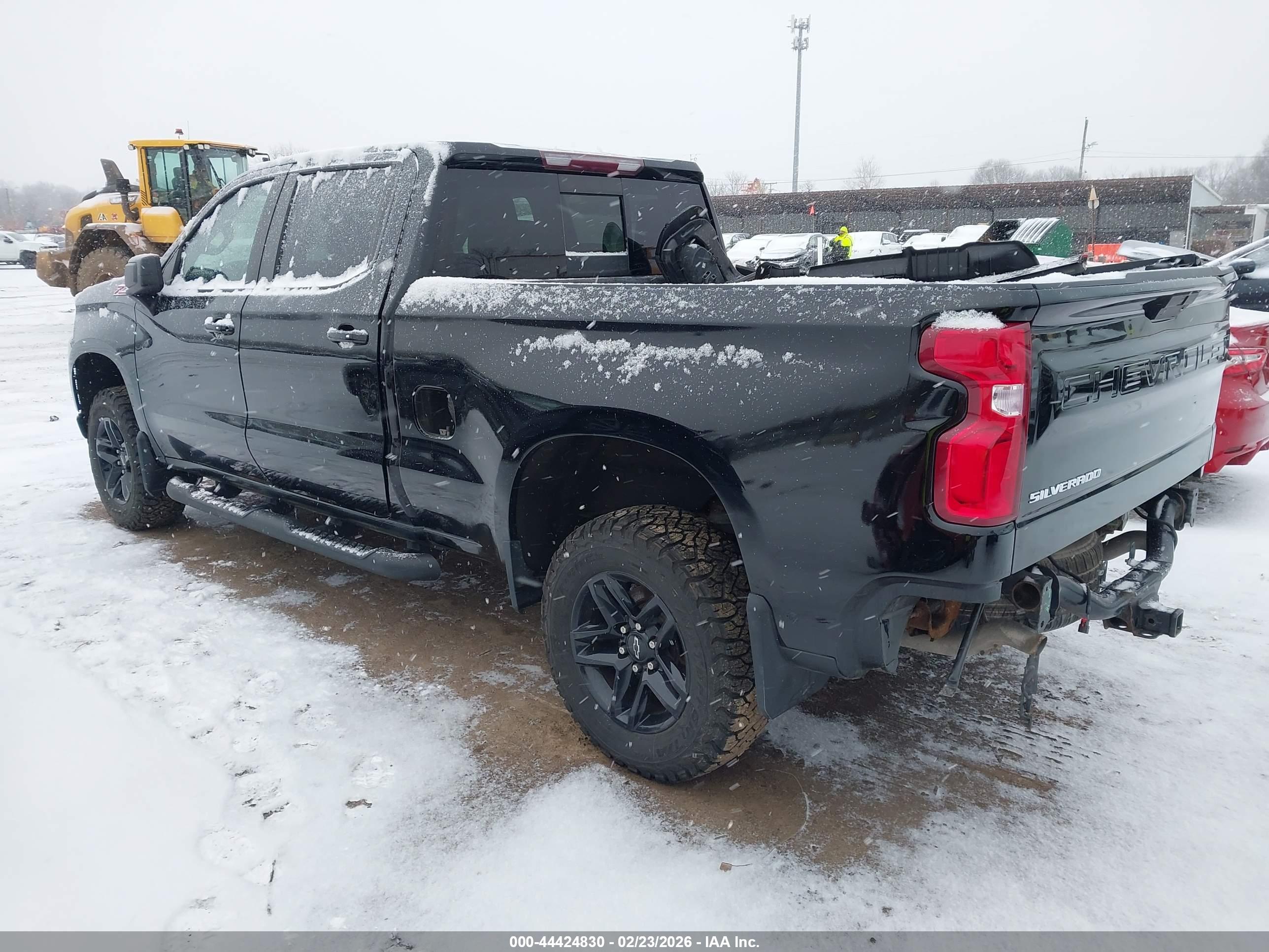 CHEVROLET SILVERADO image 3