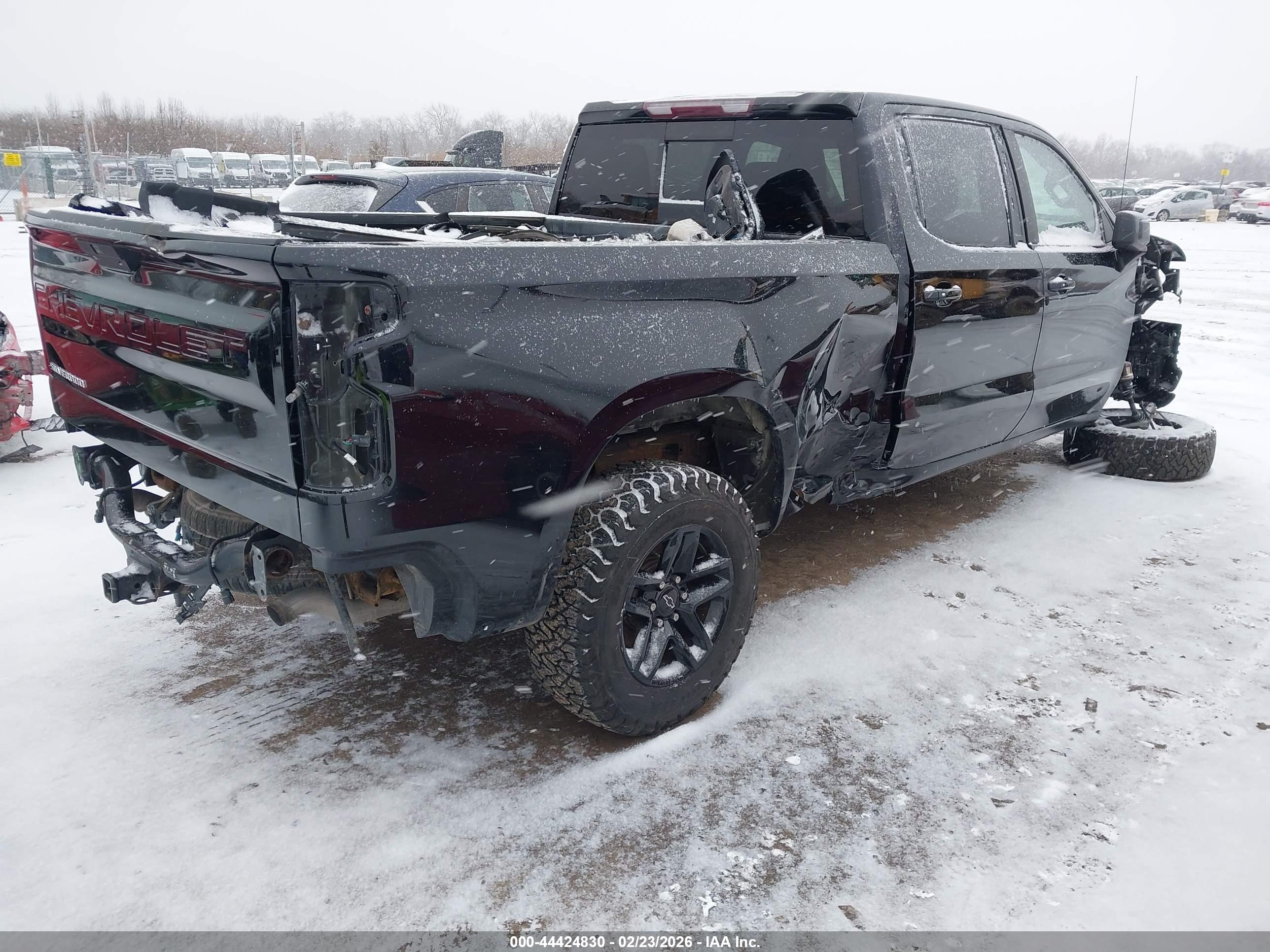 CHEVROLET SILVERADO image 4