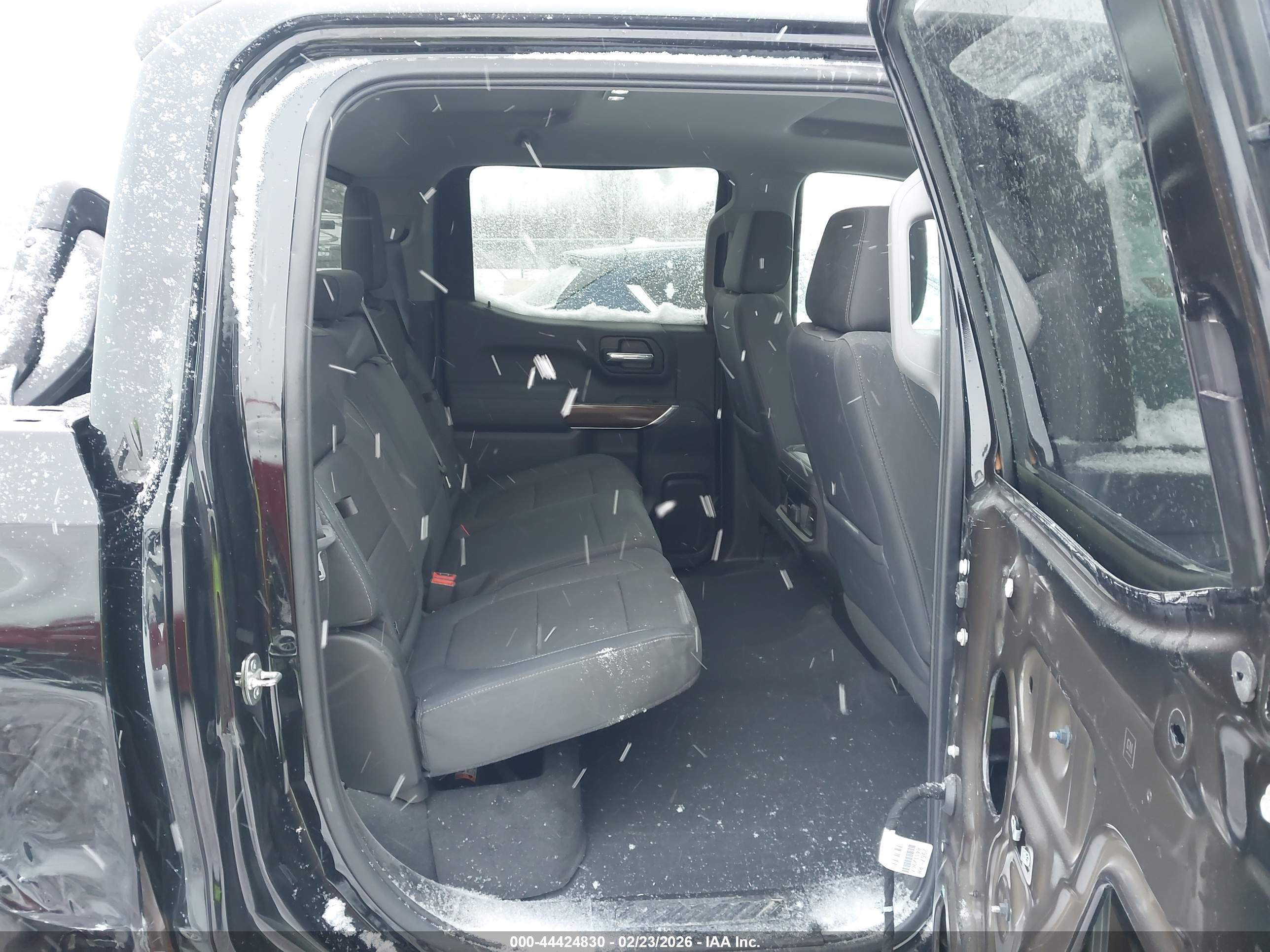 CHEVROLET SILVERADO image 8