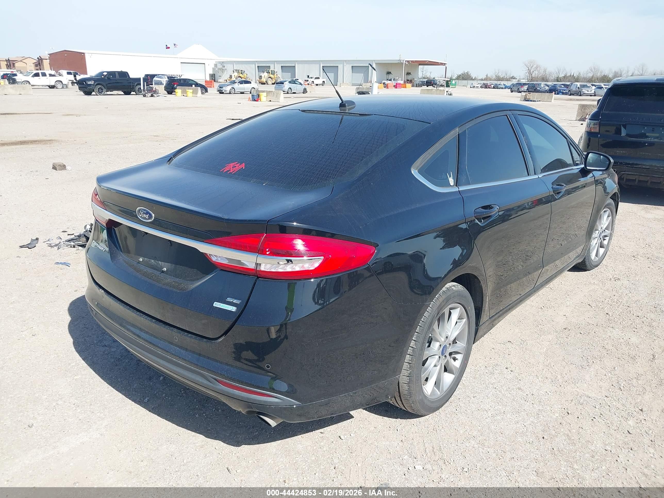 FORD FUSION image 4