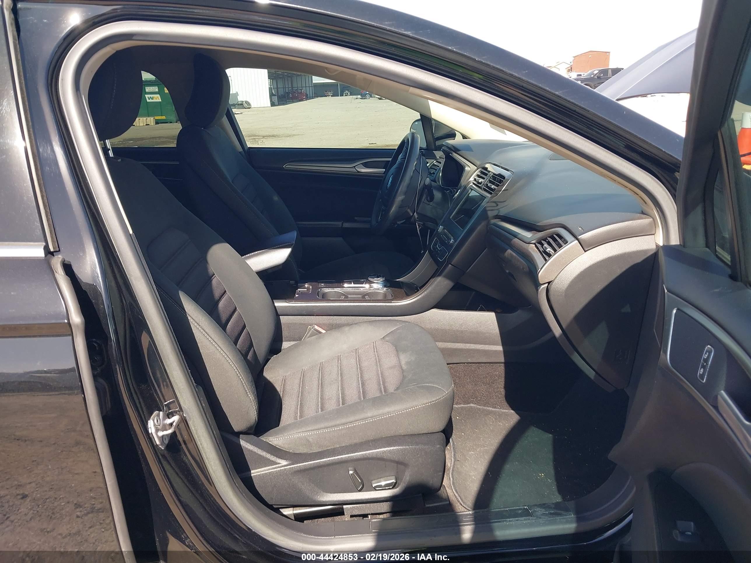 FORD FUSION image 5