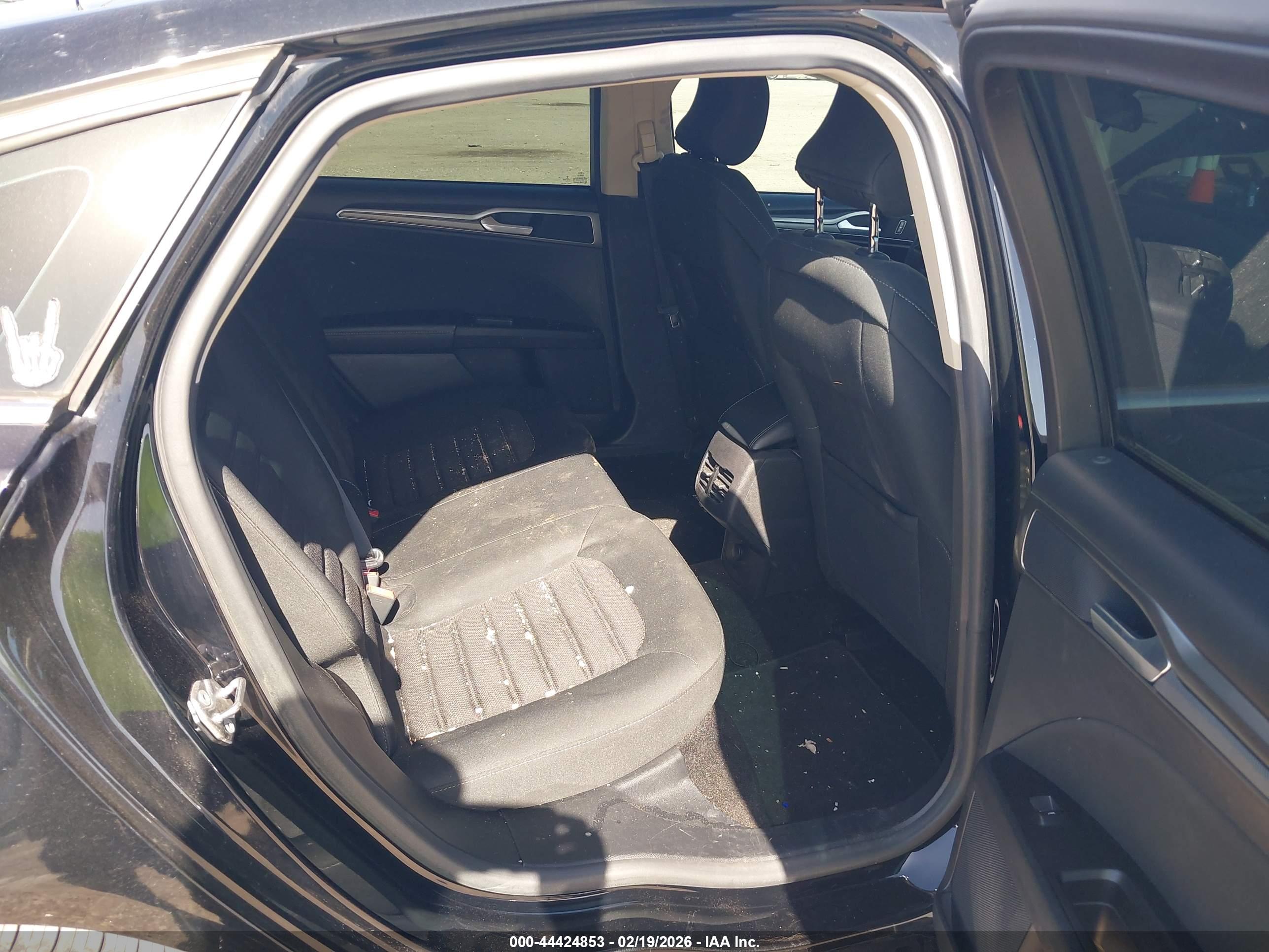 FORD FUSION image 8