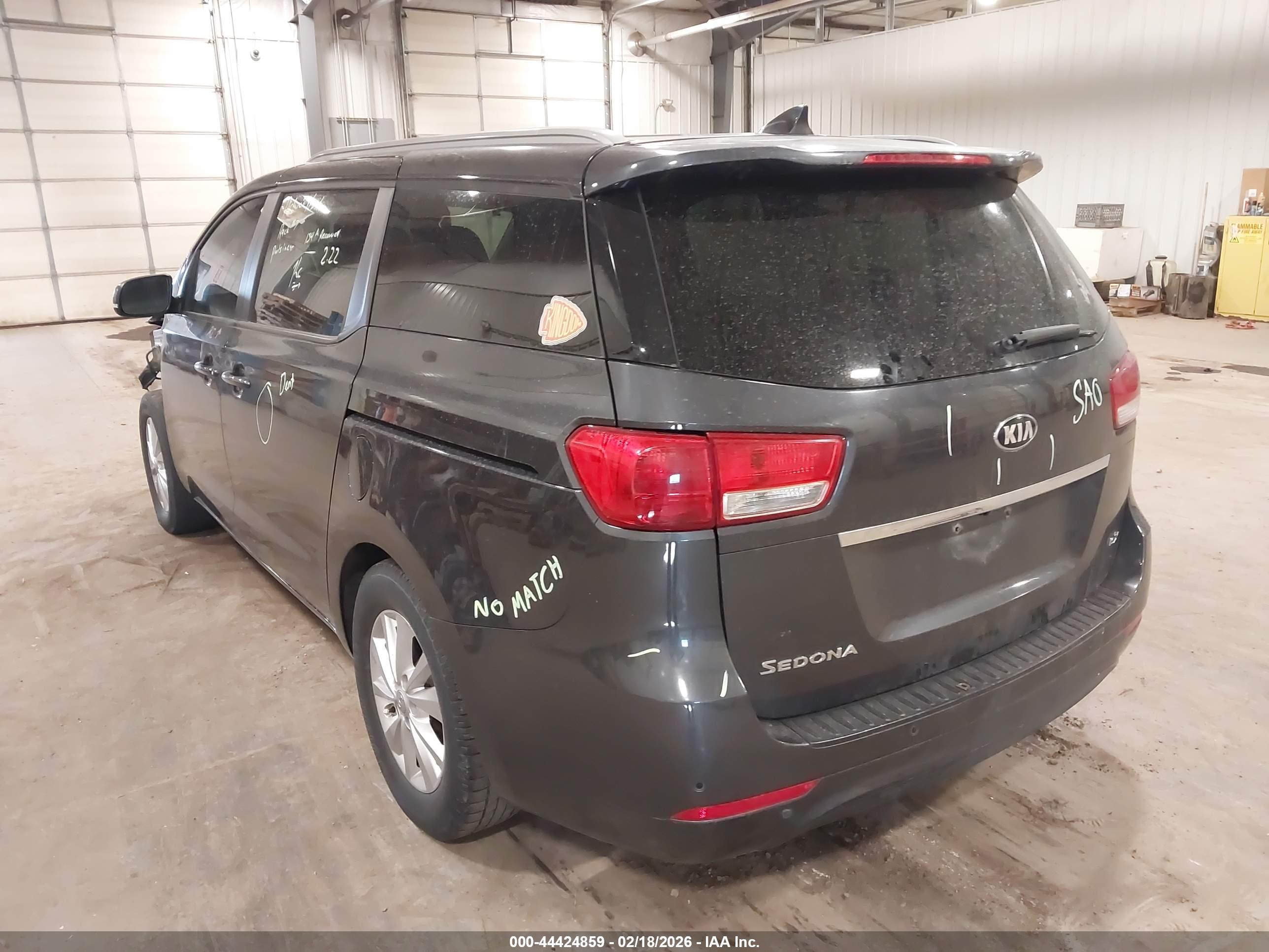 KIA SEDONA image 3