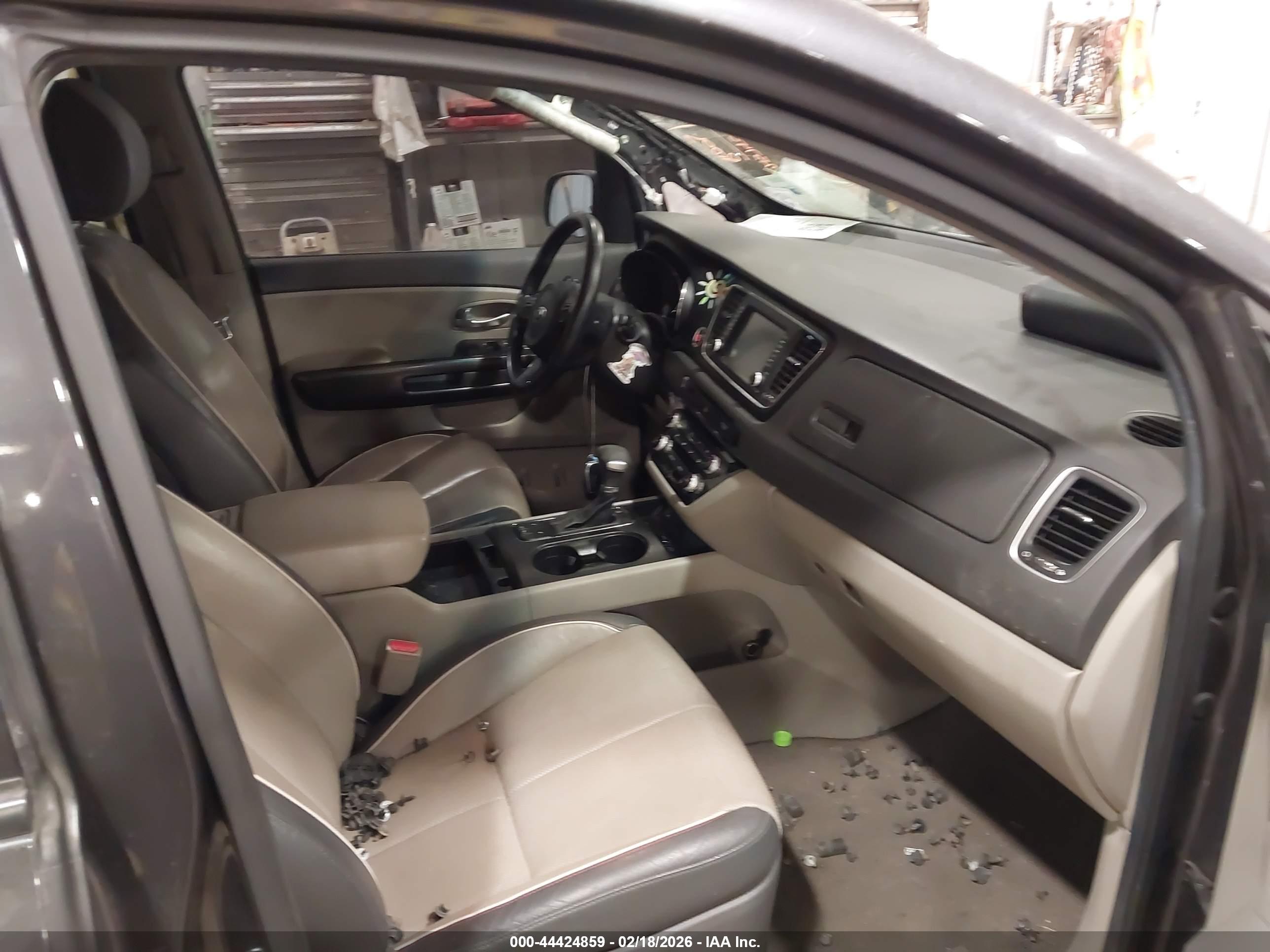KIA SEDONA image 5