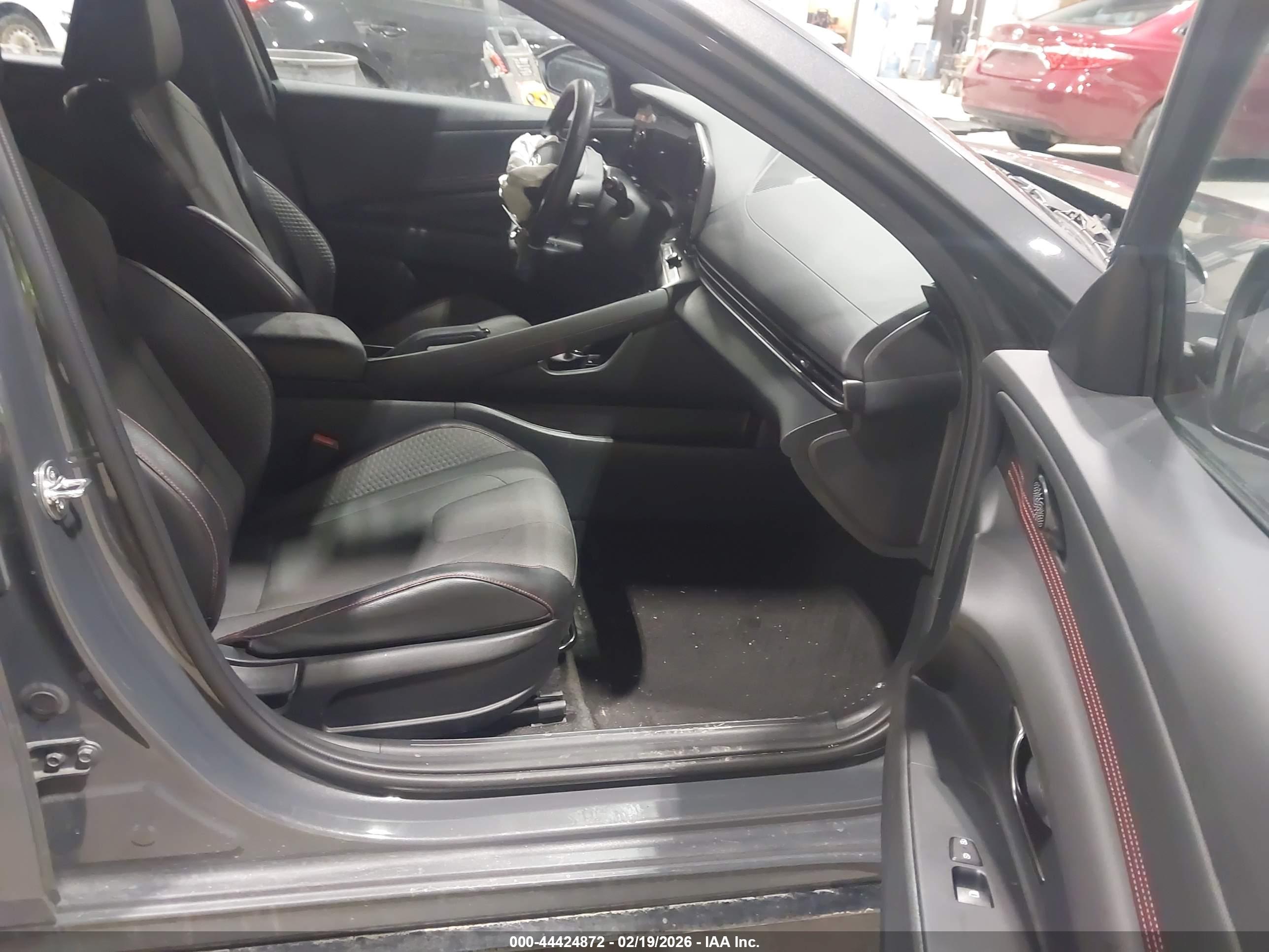 HYUNDAI ELANTRA image 5