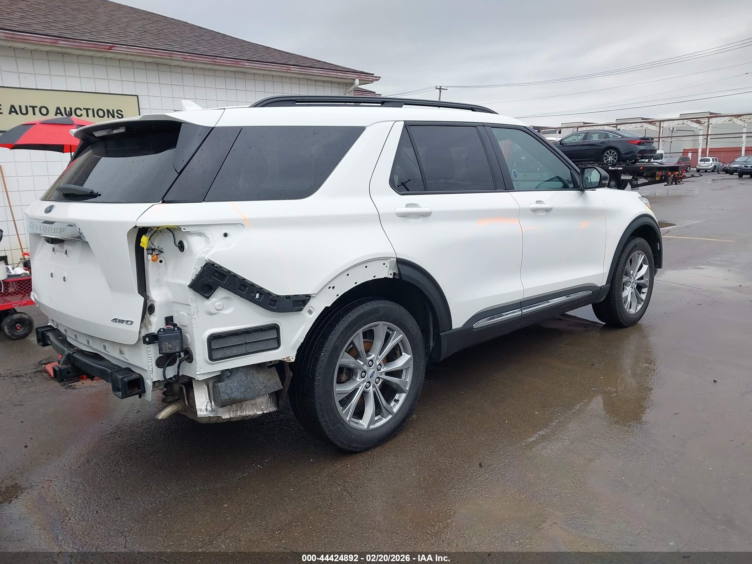 FORD EXPLORER image 4