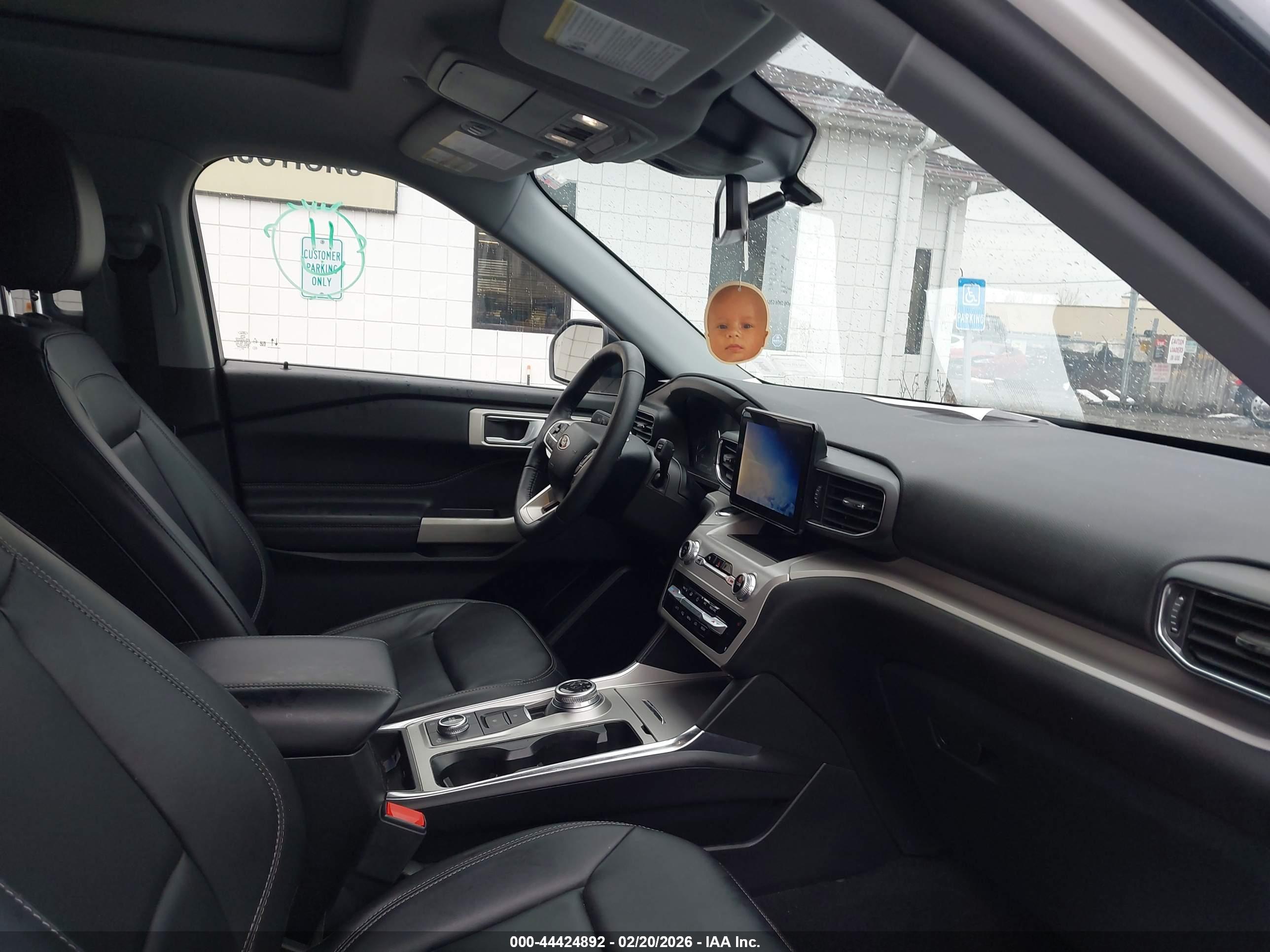FORD EXPLORER image 5