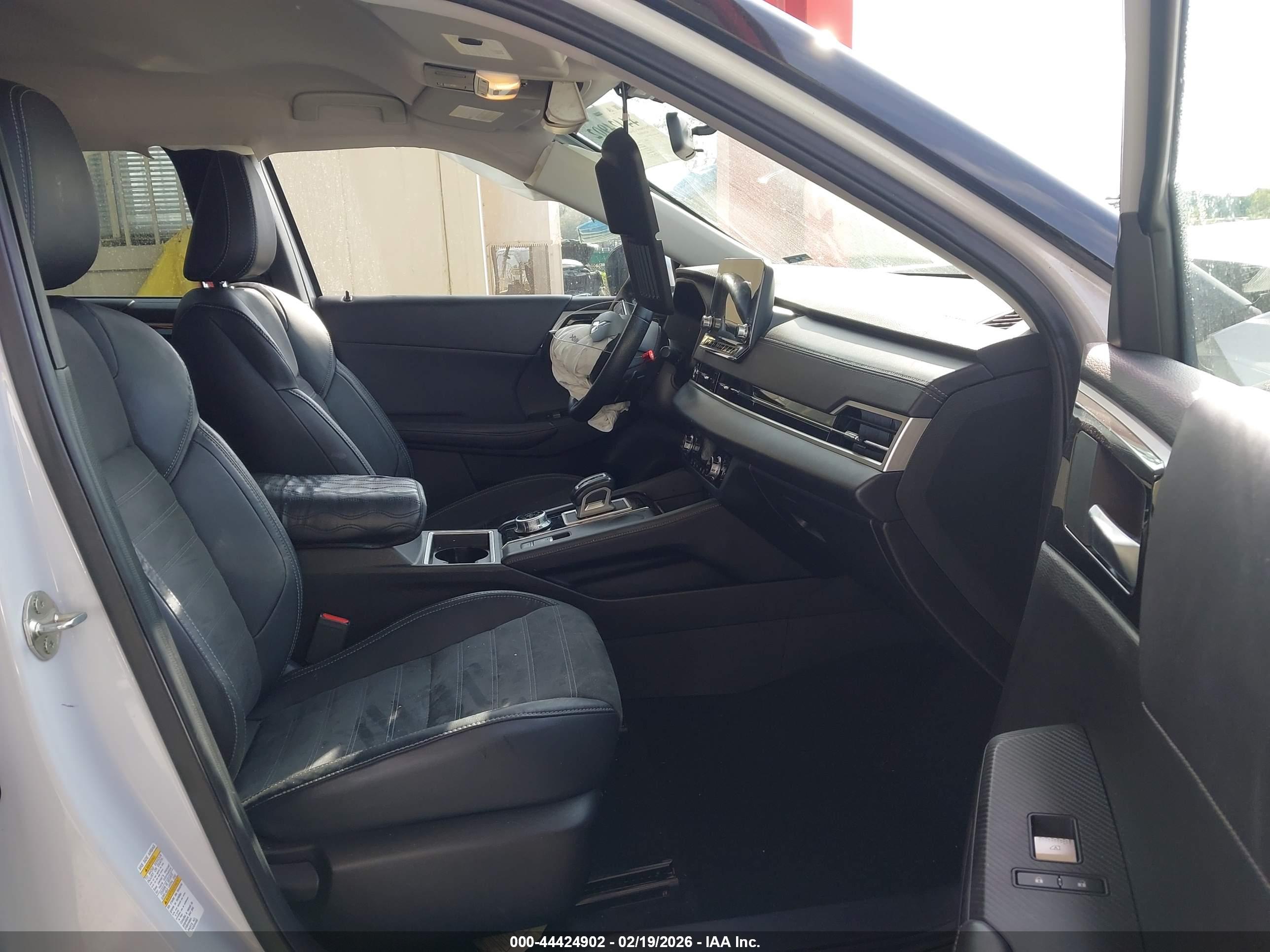MITSUBISHI OUTLANDER image 5
