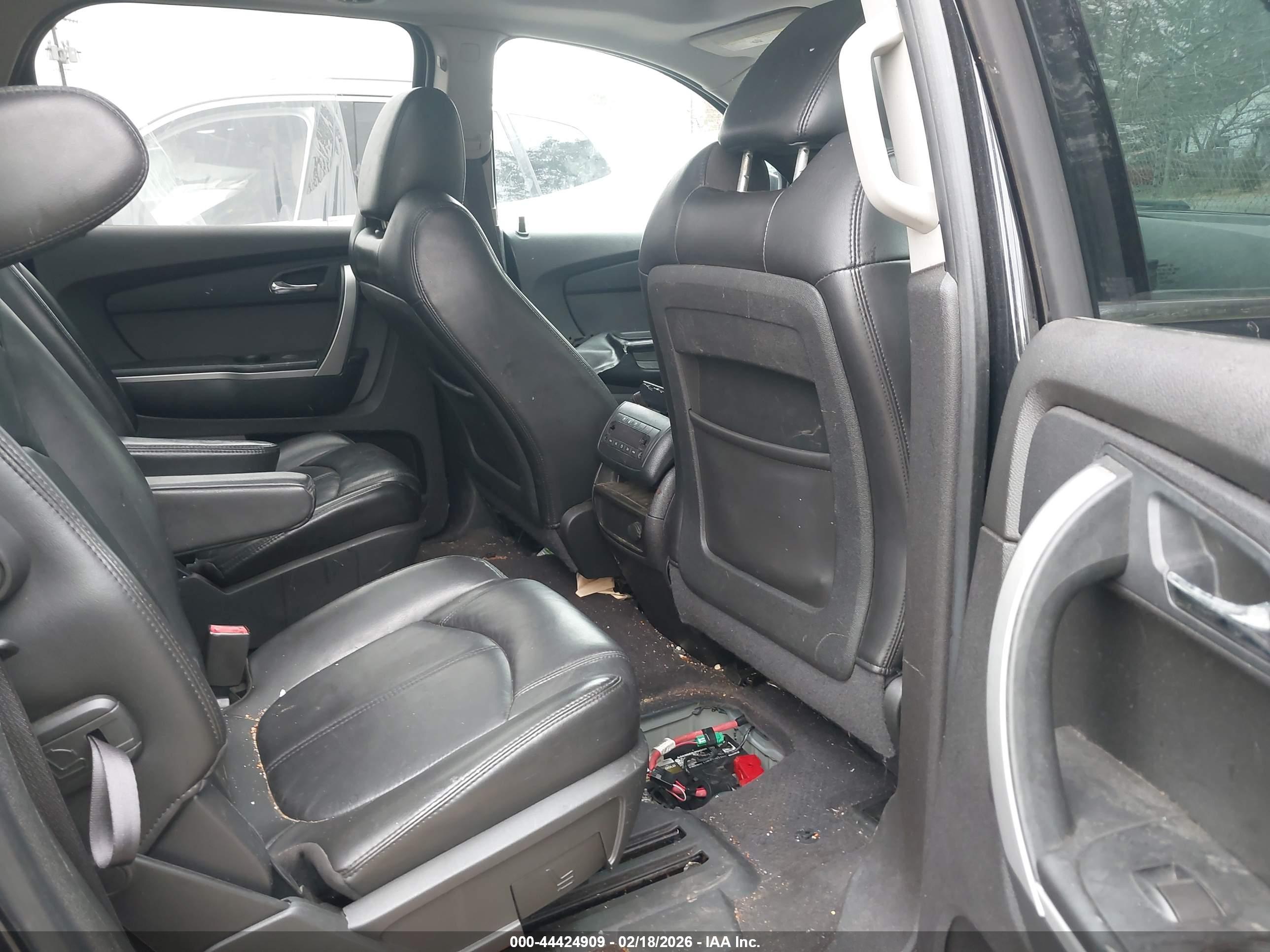 GMC ACADIA image 8