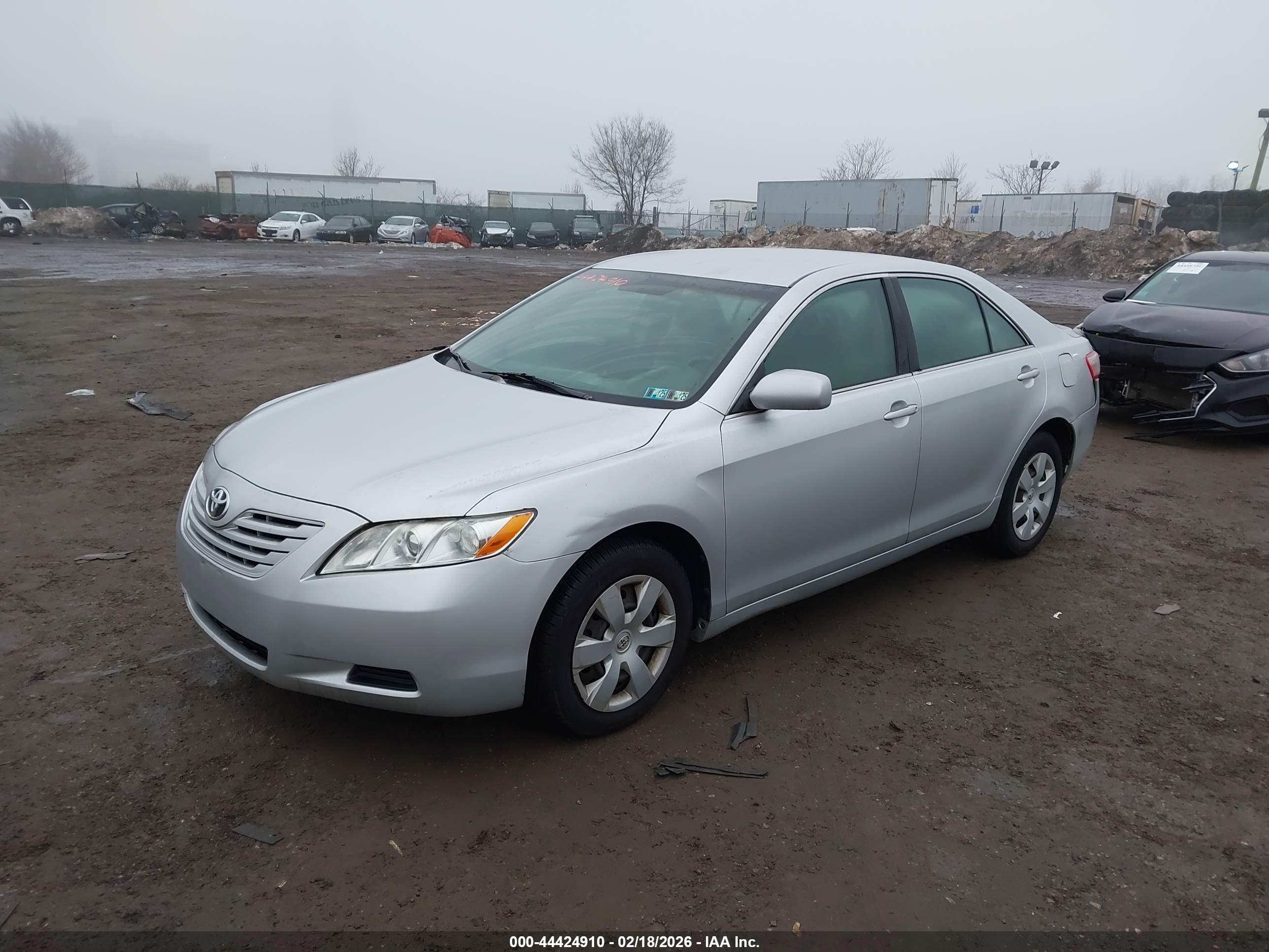 TOYOTA CAMRY image 2