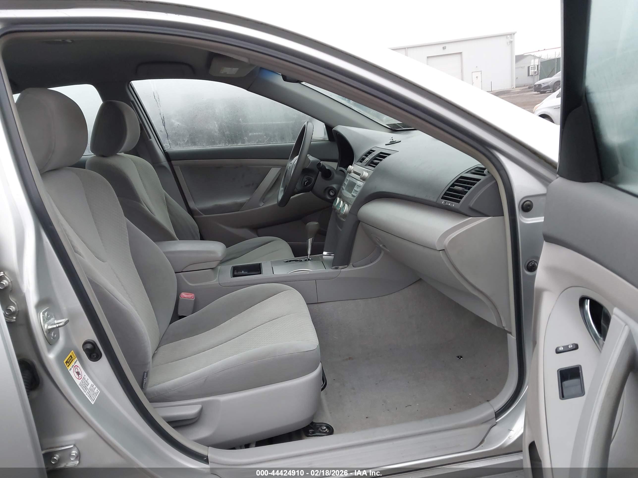 TOYOTA CAMRY image 5