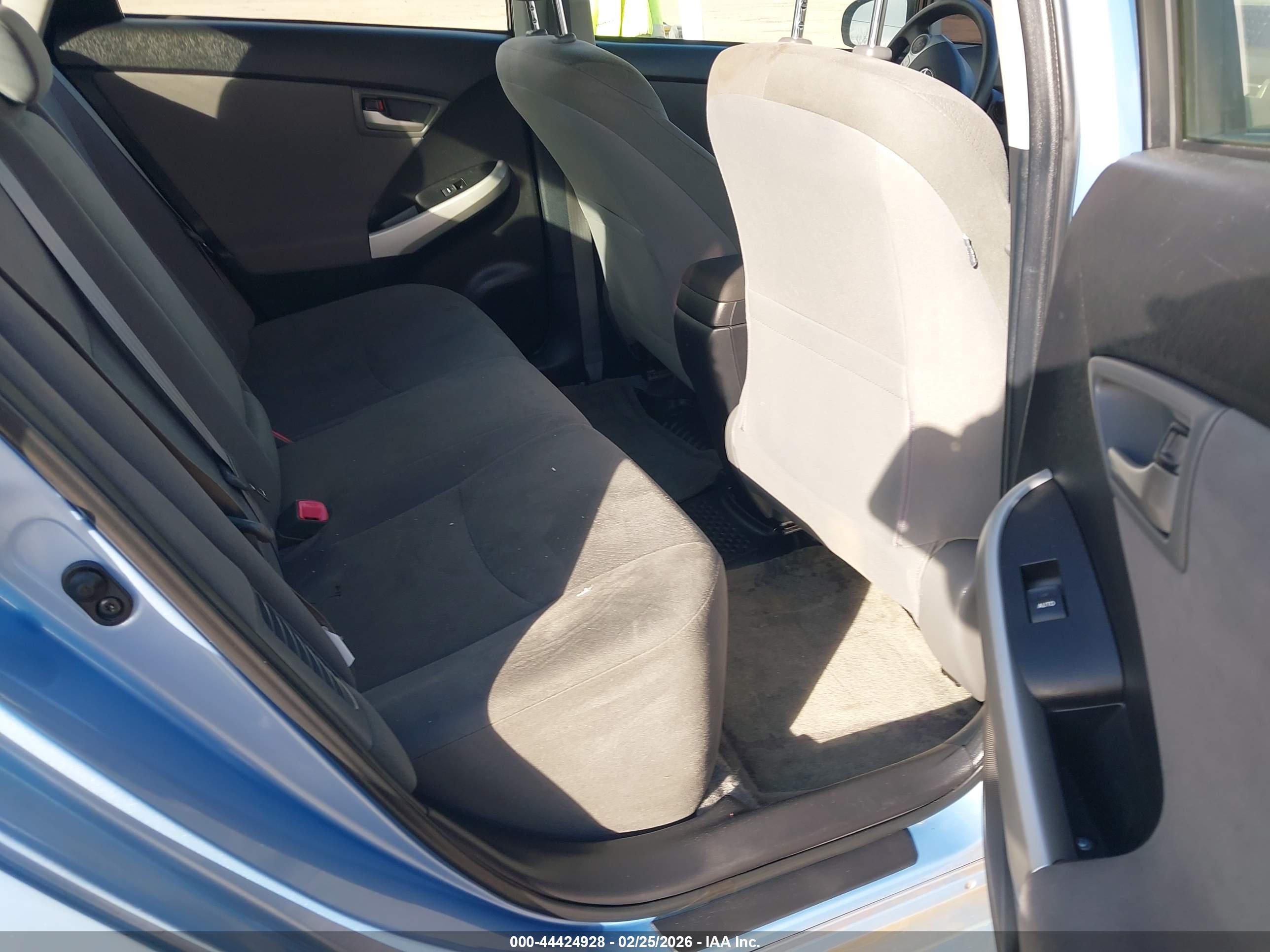 TOYOTA PRIUS image 8