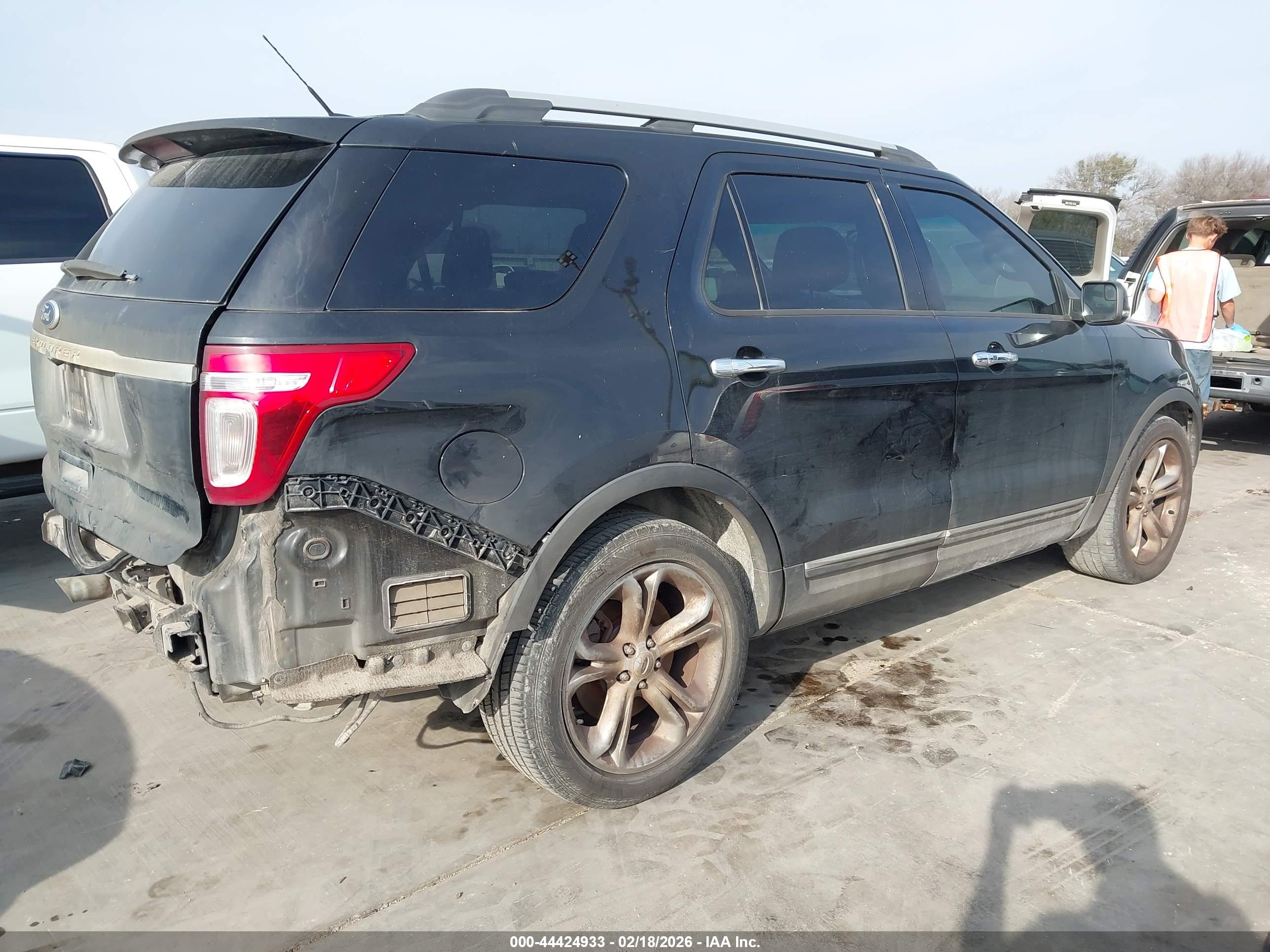 FORD EXPLORER image 4
