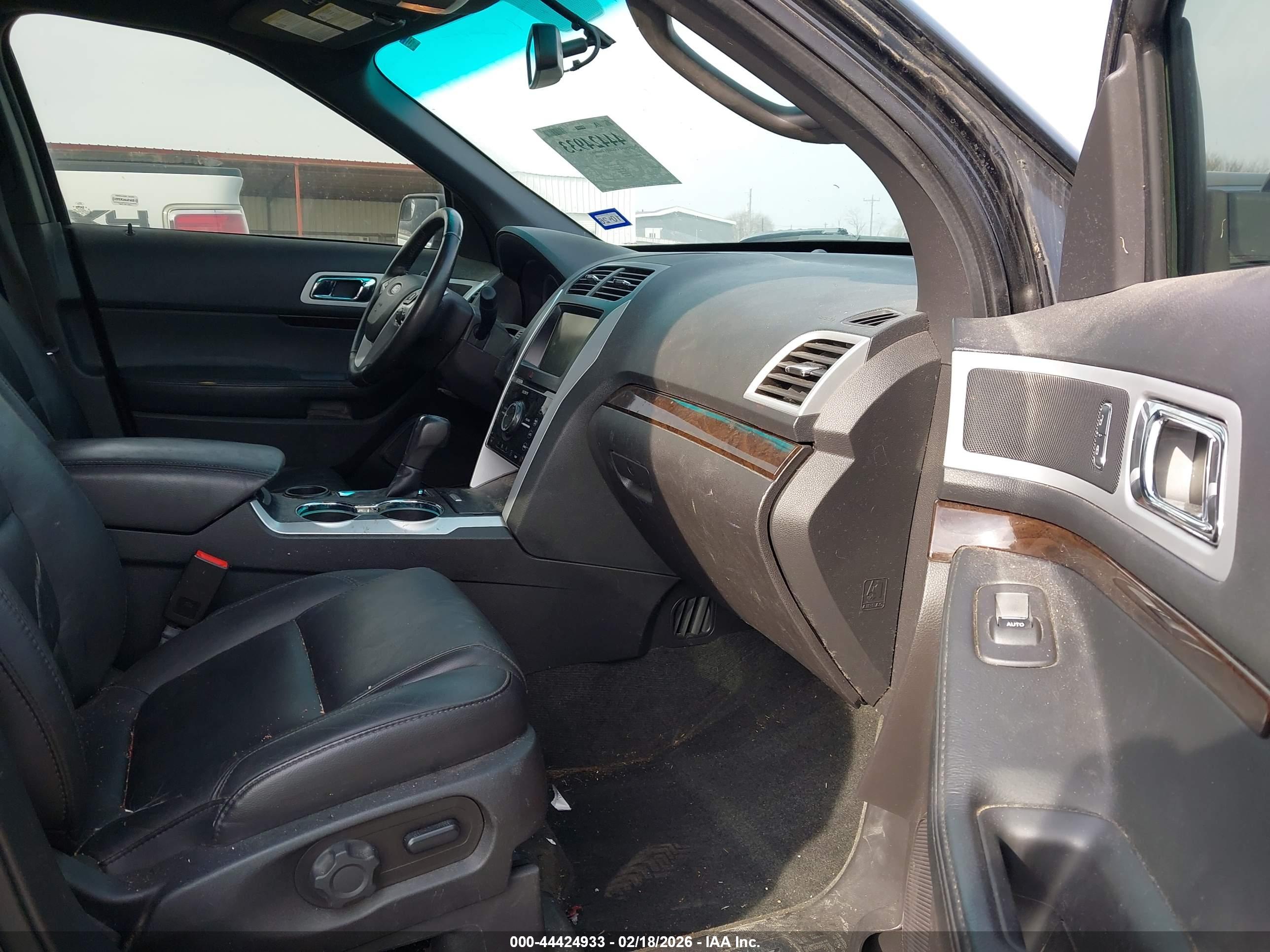 FORD EXPLORER image 5