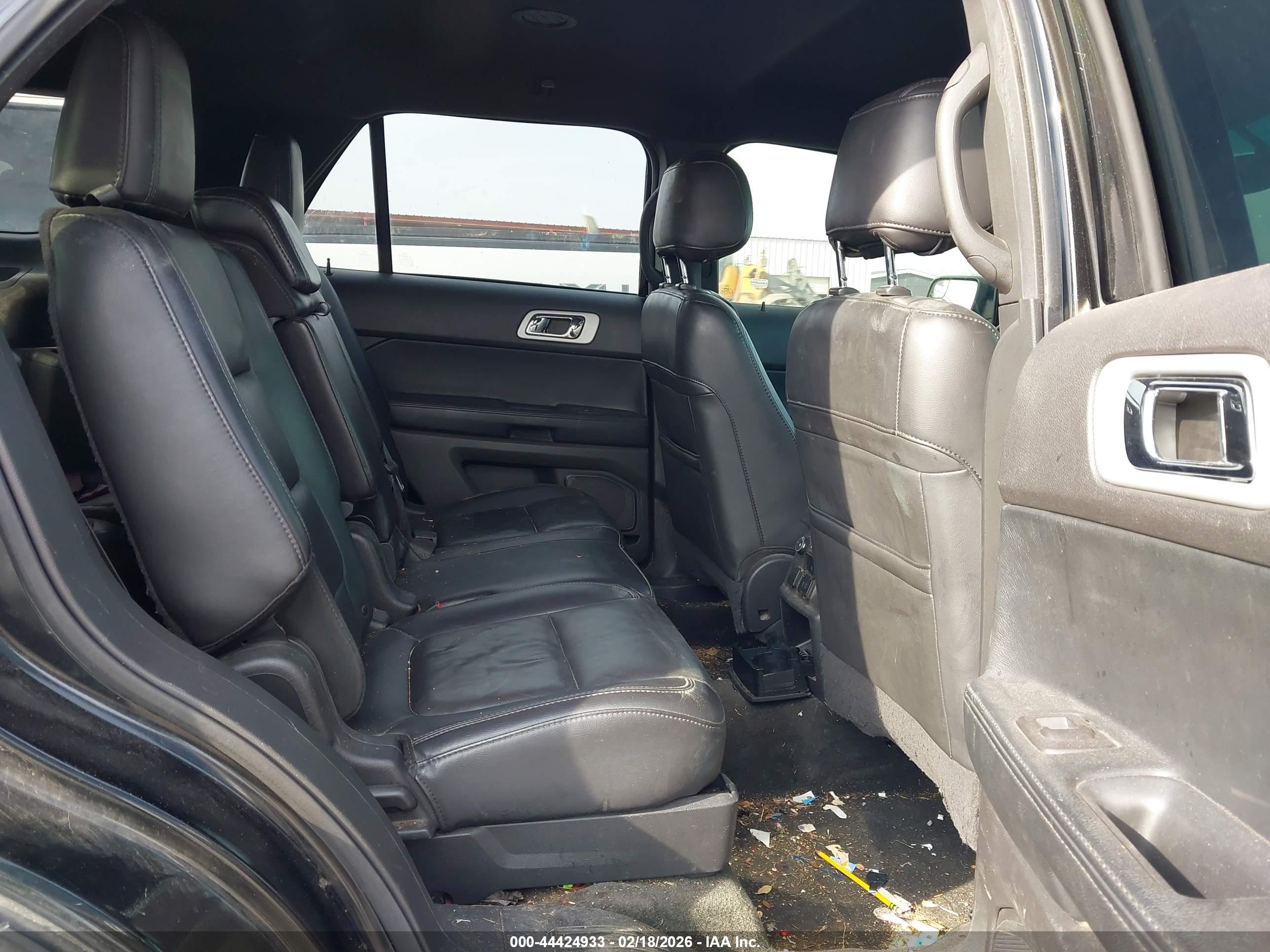 FORD EXPLORER image 8