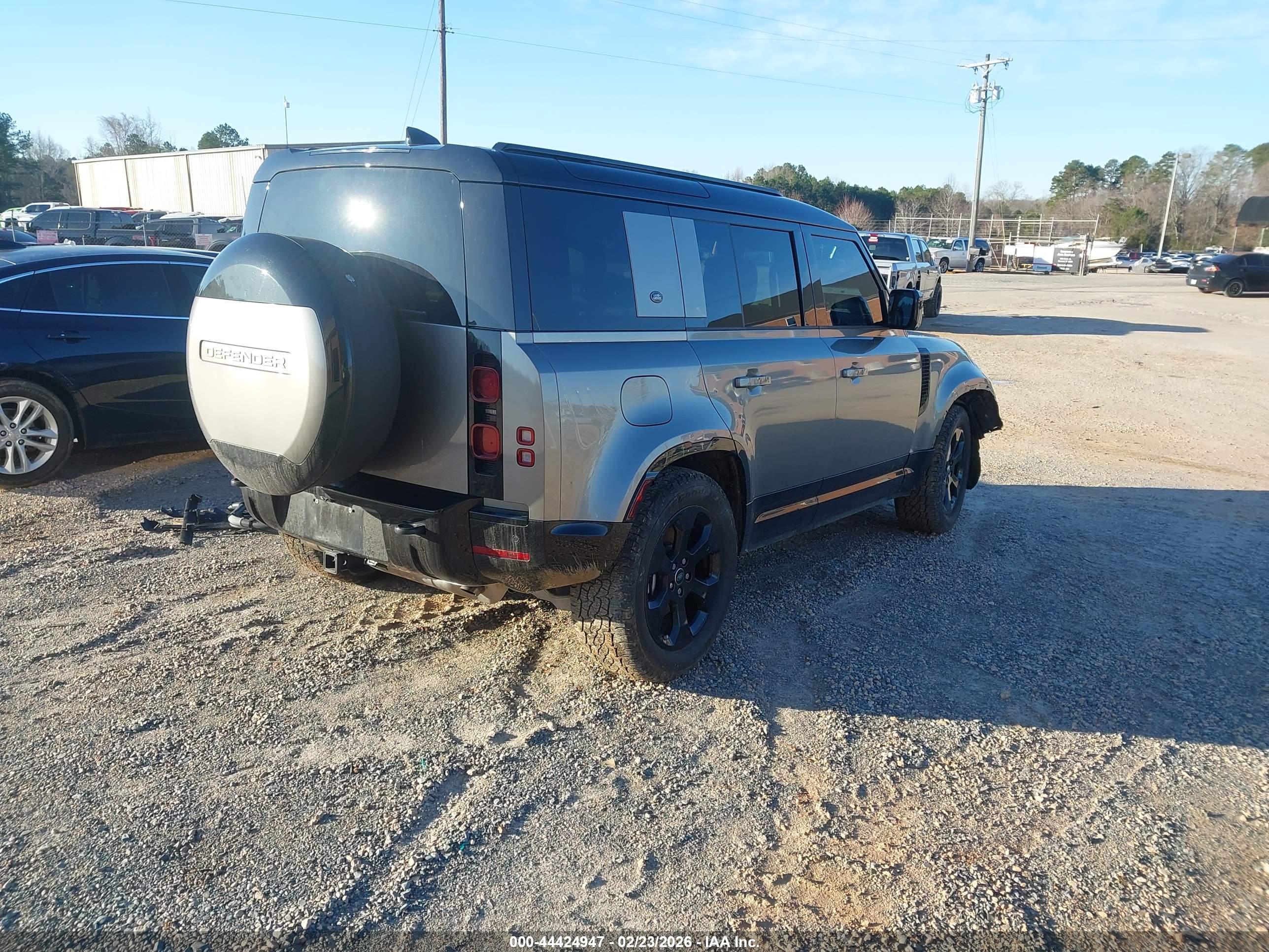LAND ROVER image 4