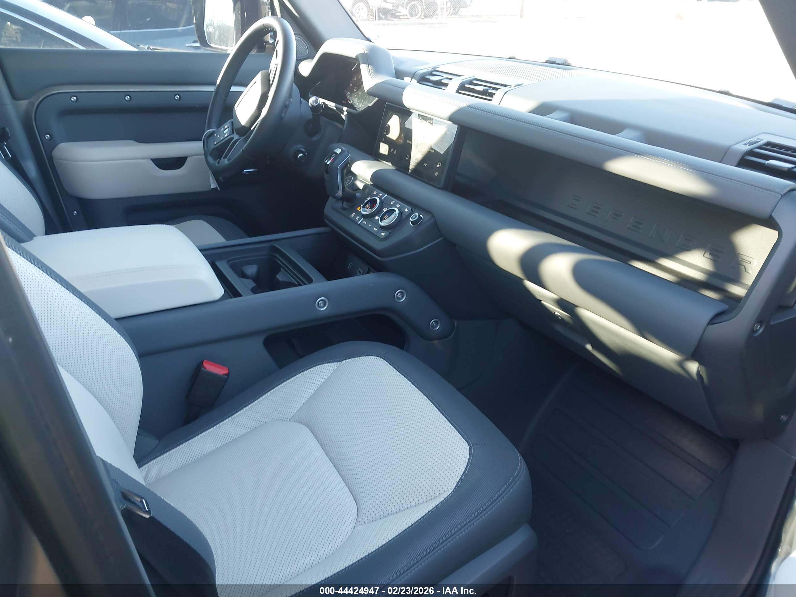 LAND ROVER image 5