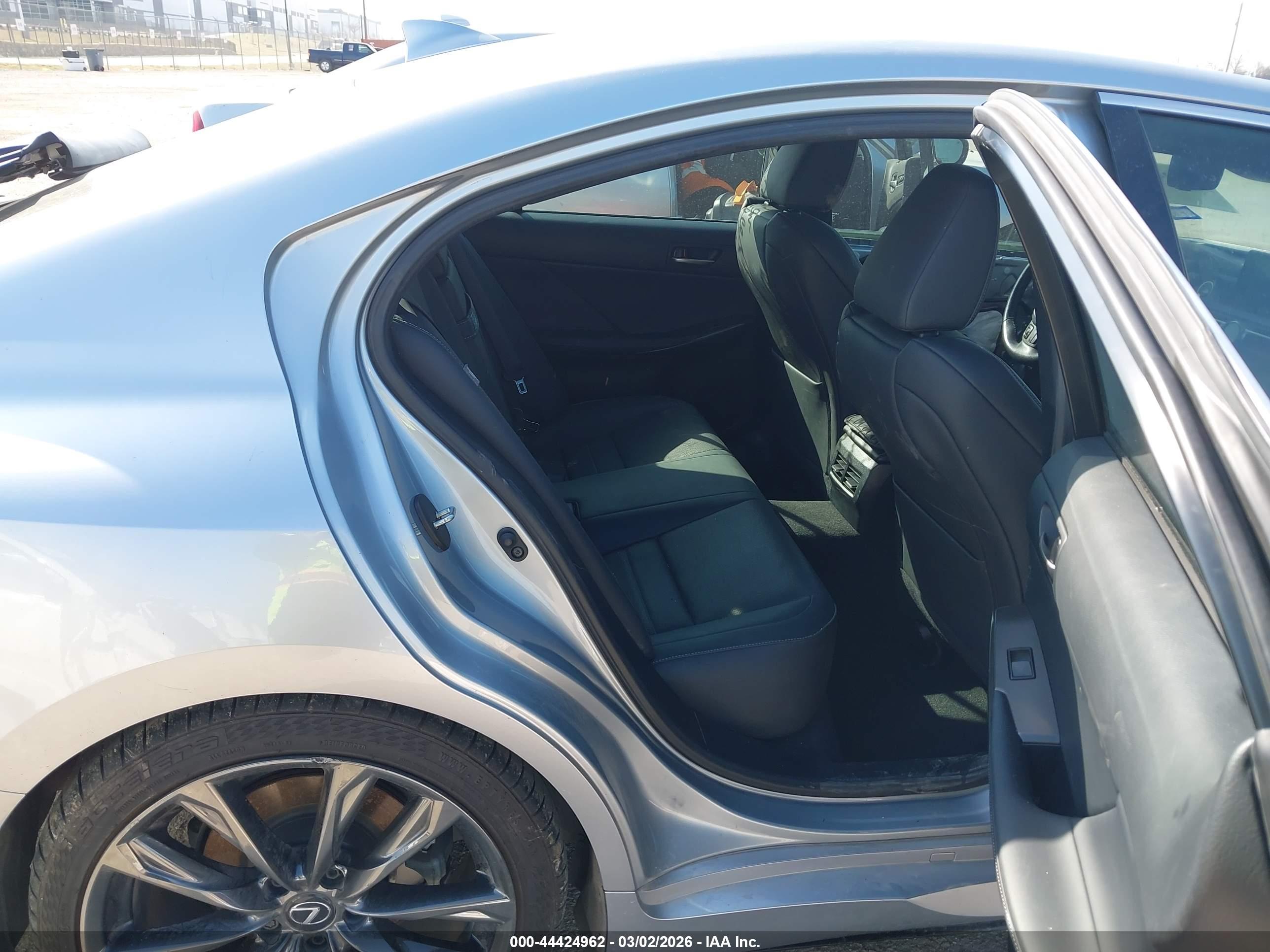LEXUS IS image 8