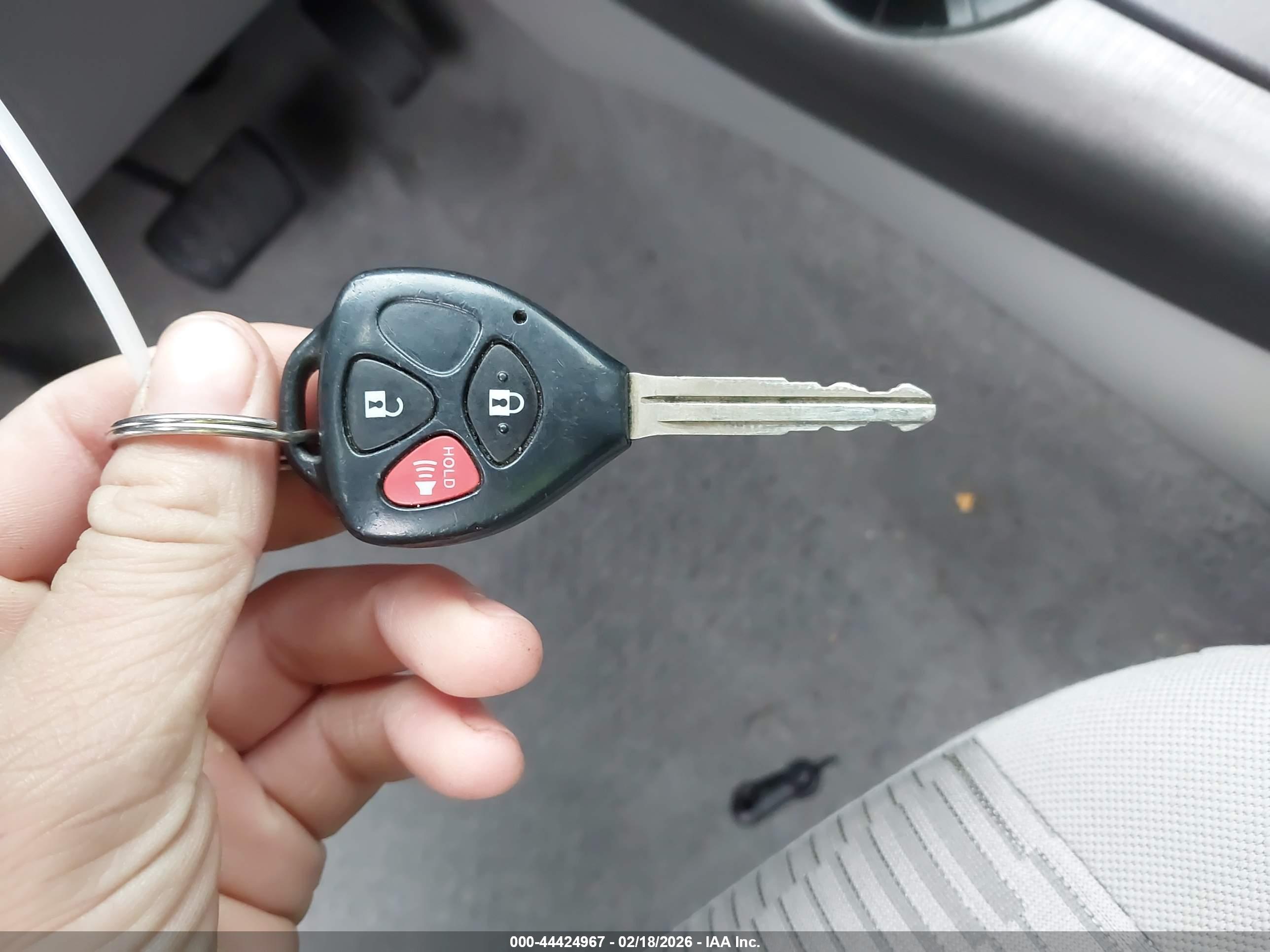 TOYOTA RAV4 image 11