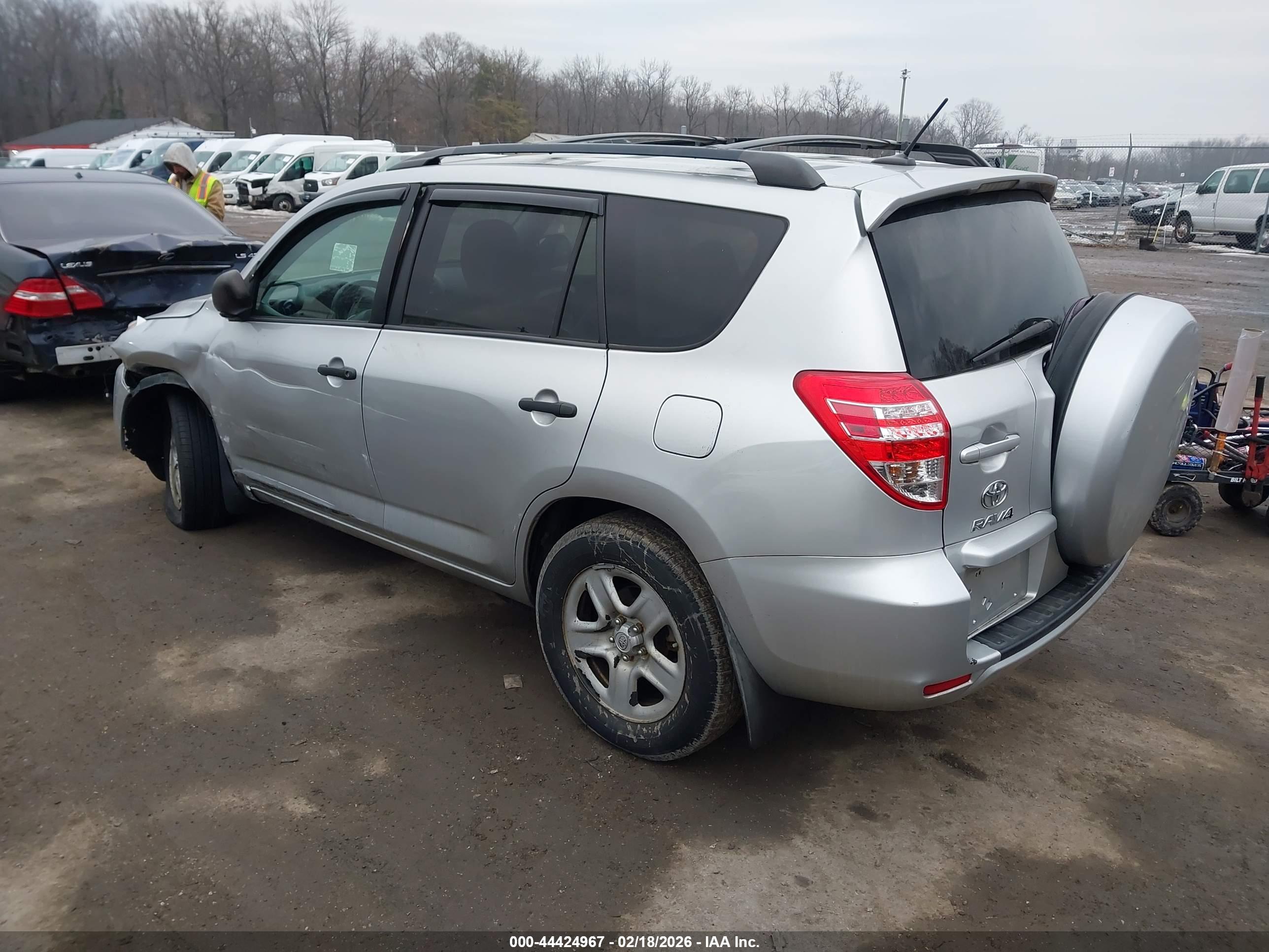 TOYOTA RAV4 image 3