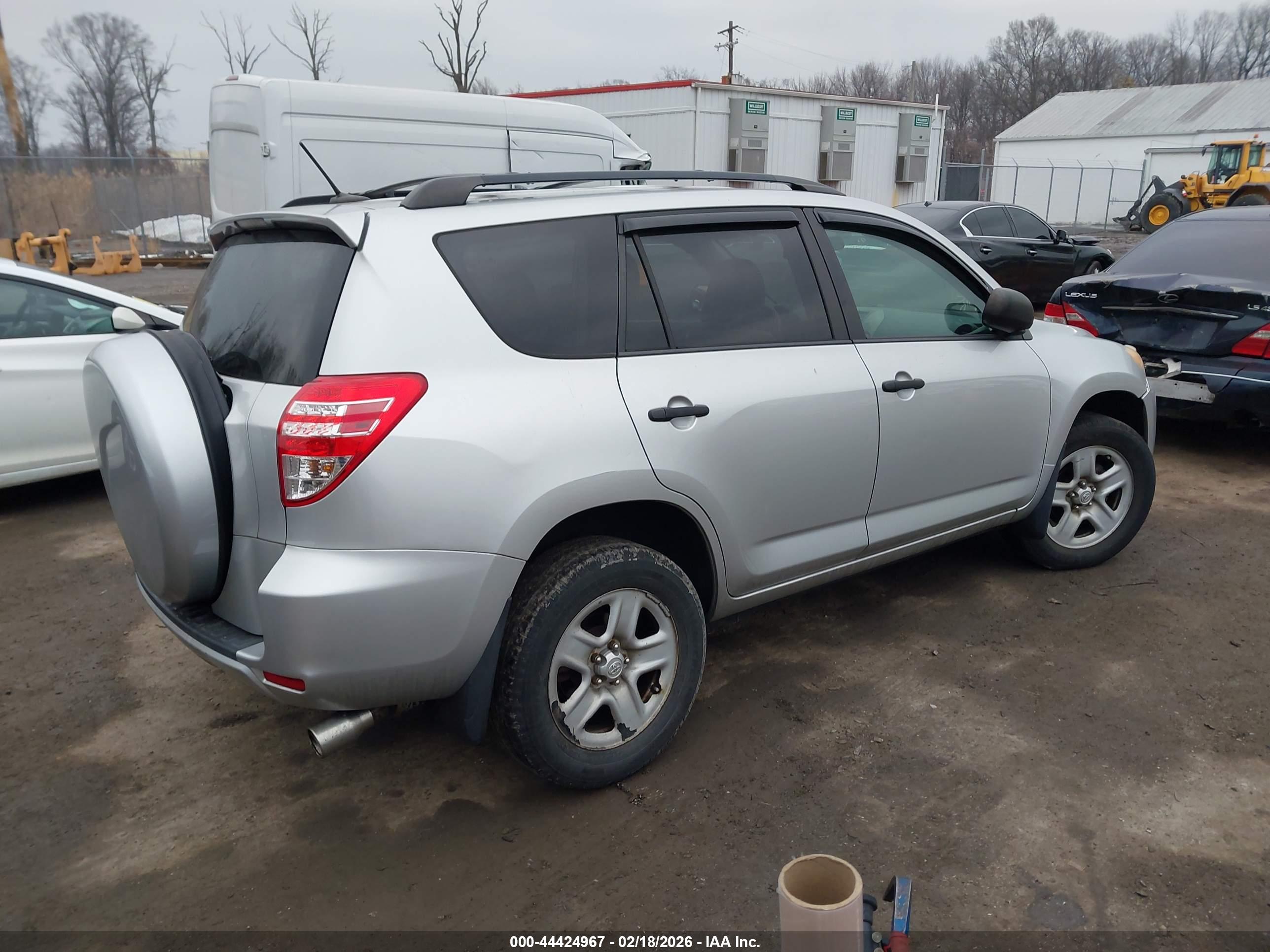 TOYOTA RAV4 image 4