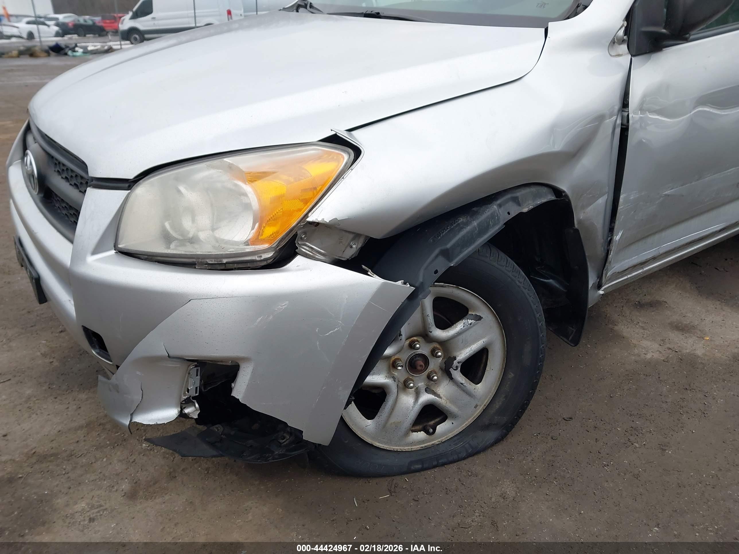 TOYOTA RAV4 image 6