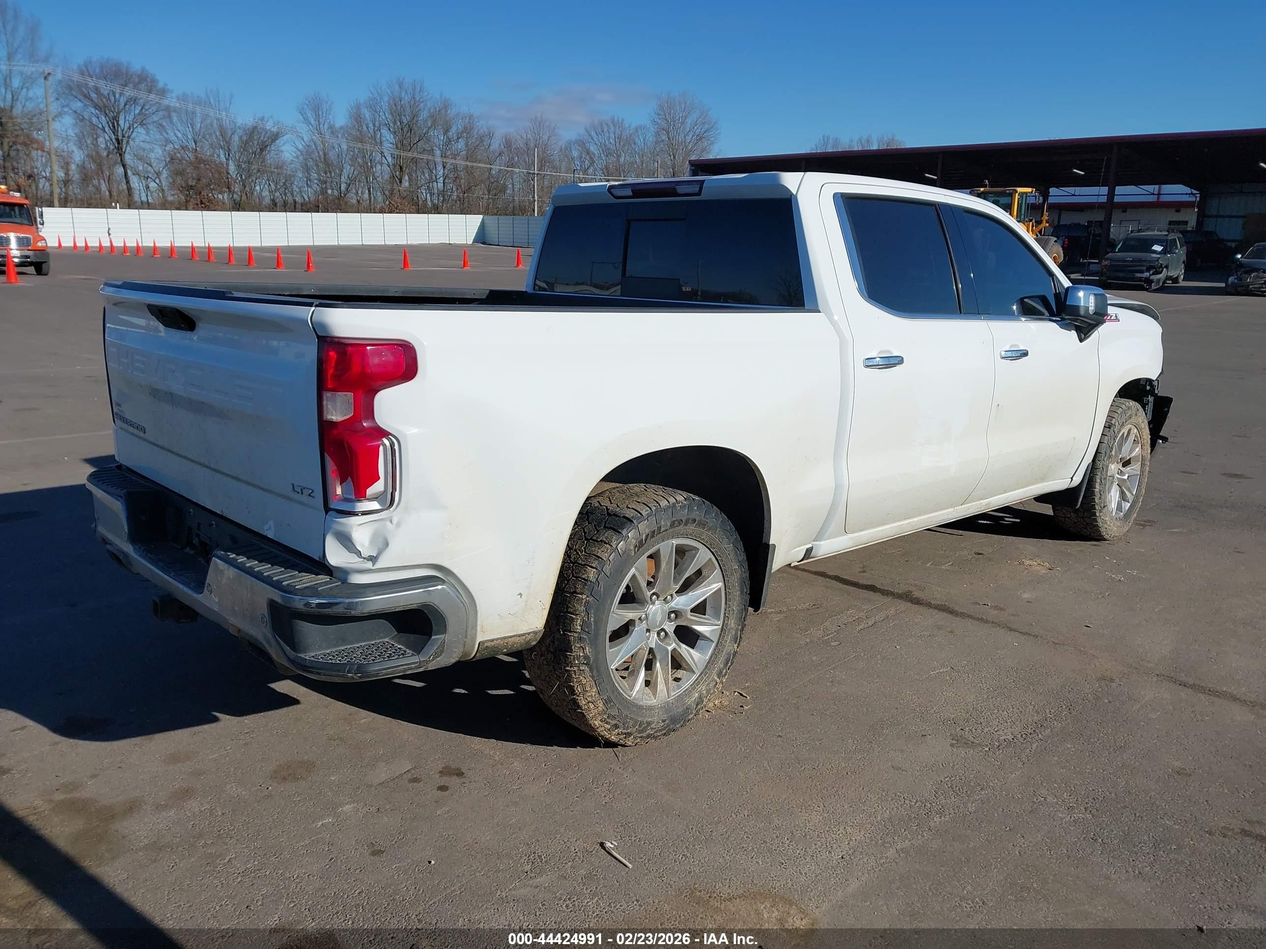 CHEVROLET SILVERADO image 4