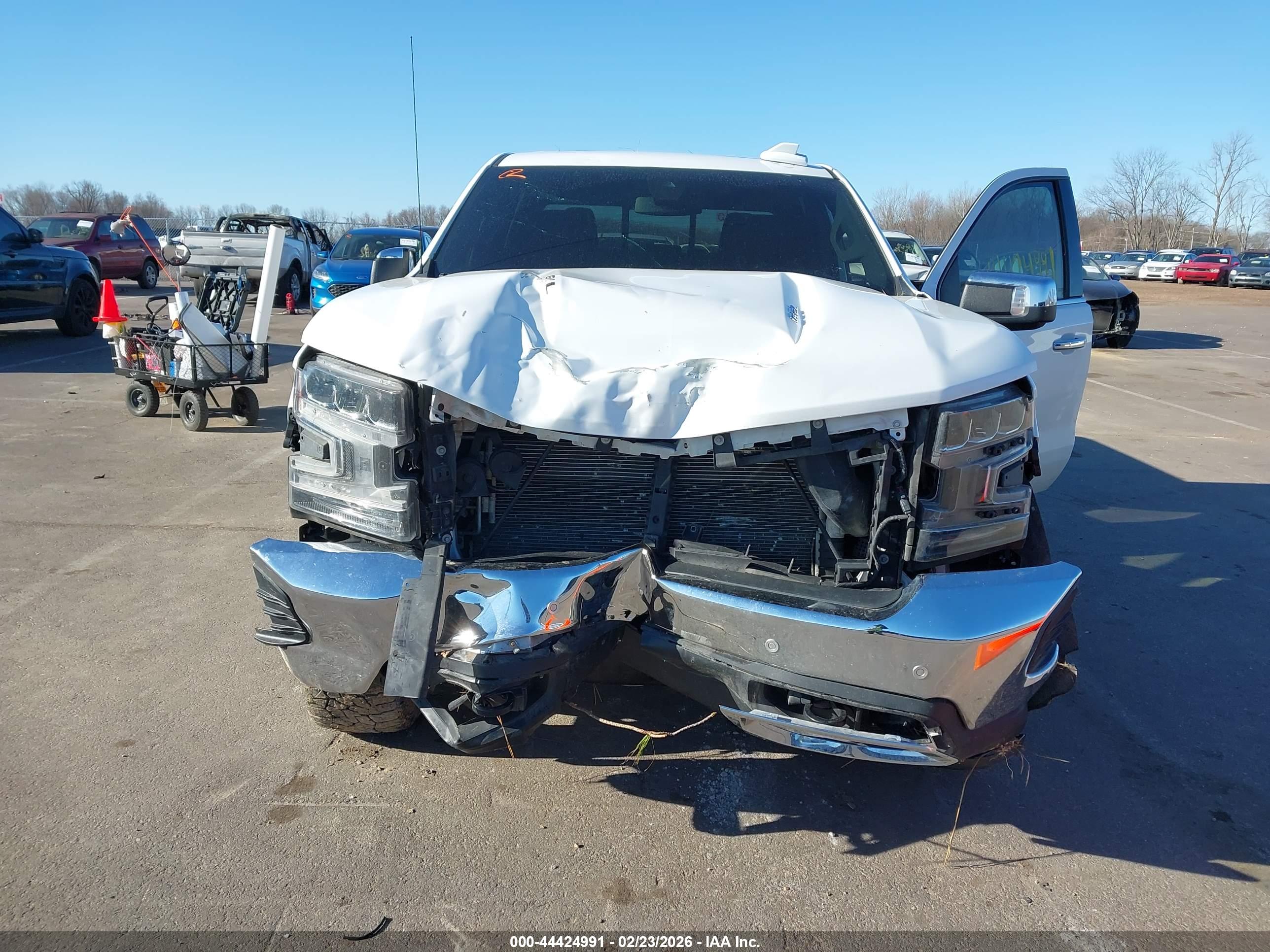 CHEVROLET SILVERADO image 6