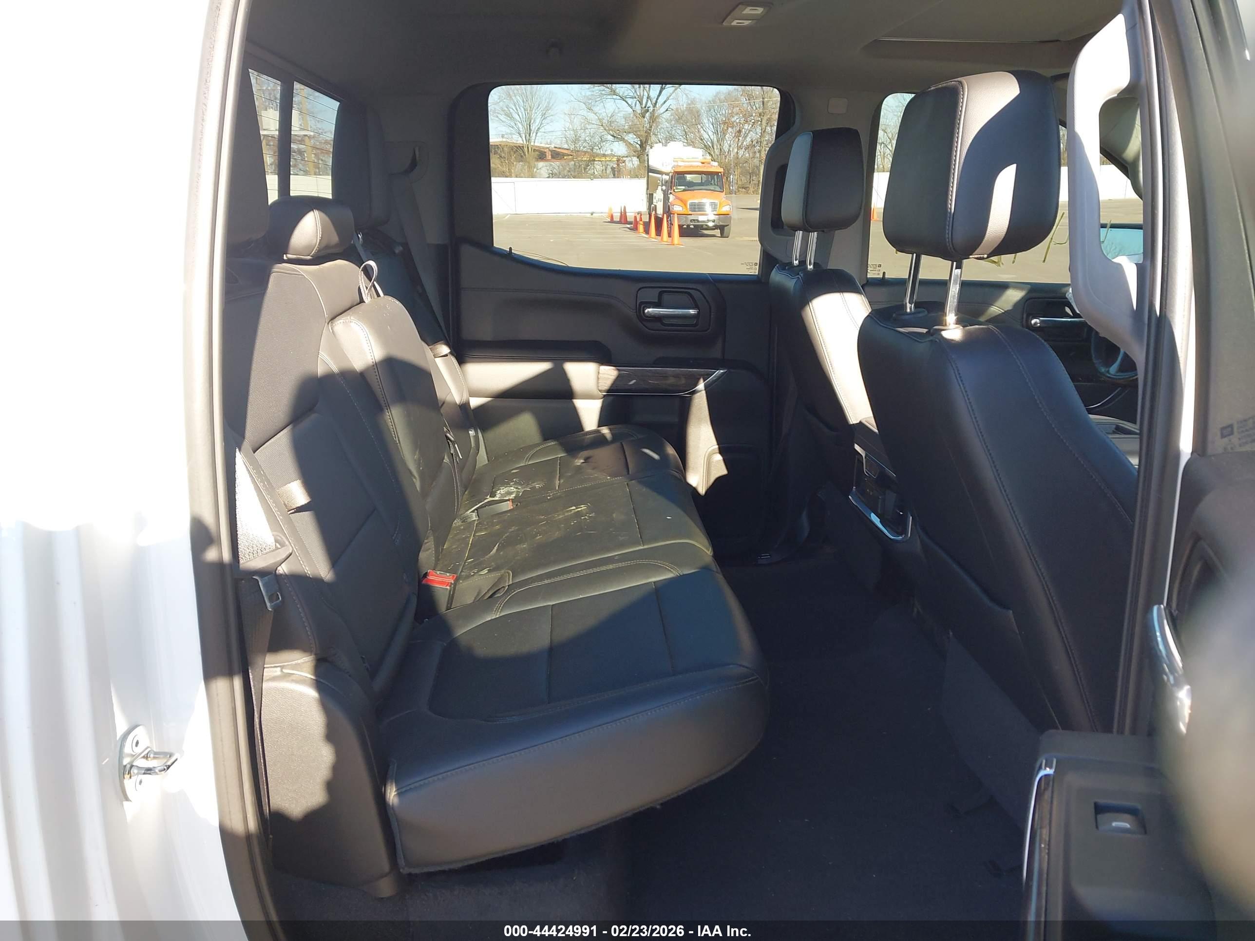 CHEVROLET SILVERADO image 8