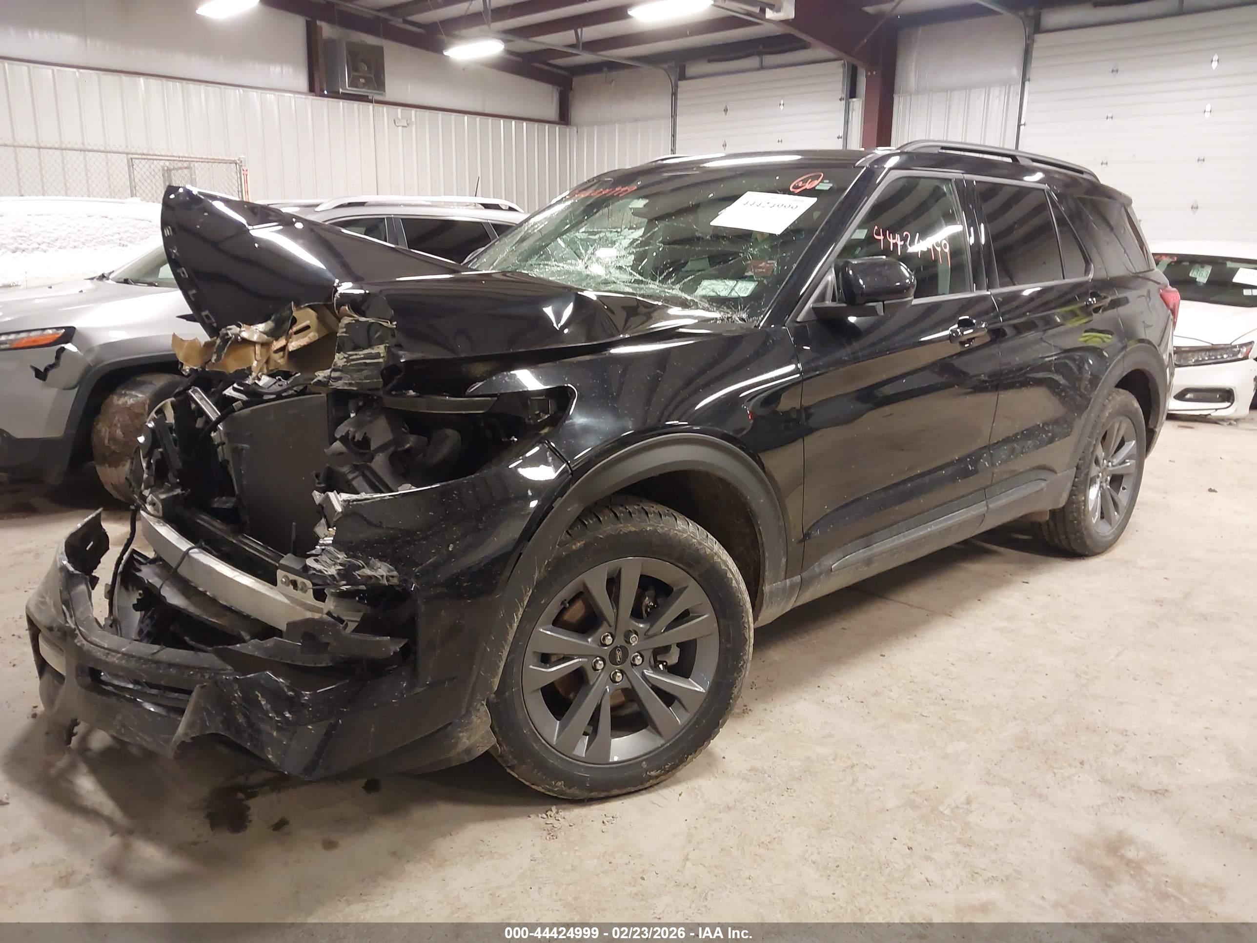 FORD EXPLORER image 2