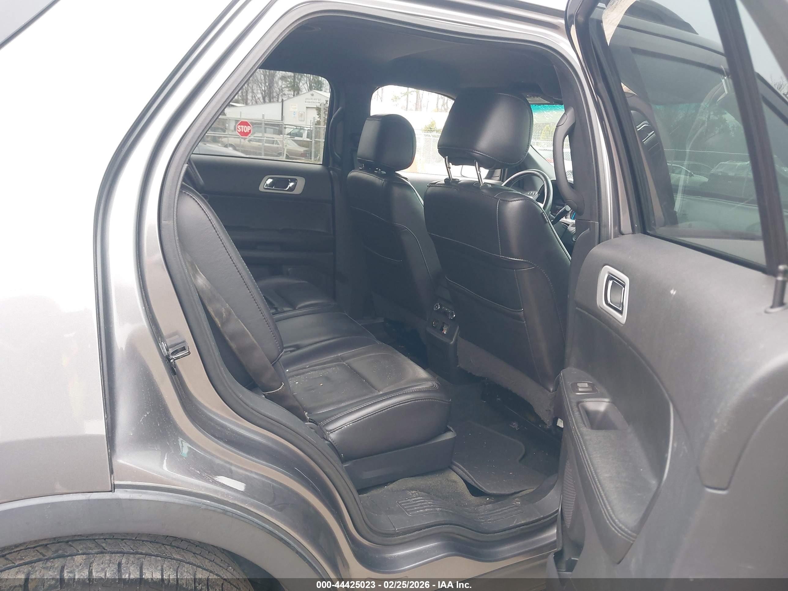 FORD EXPLORER image 8