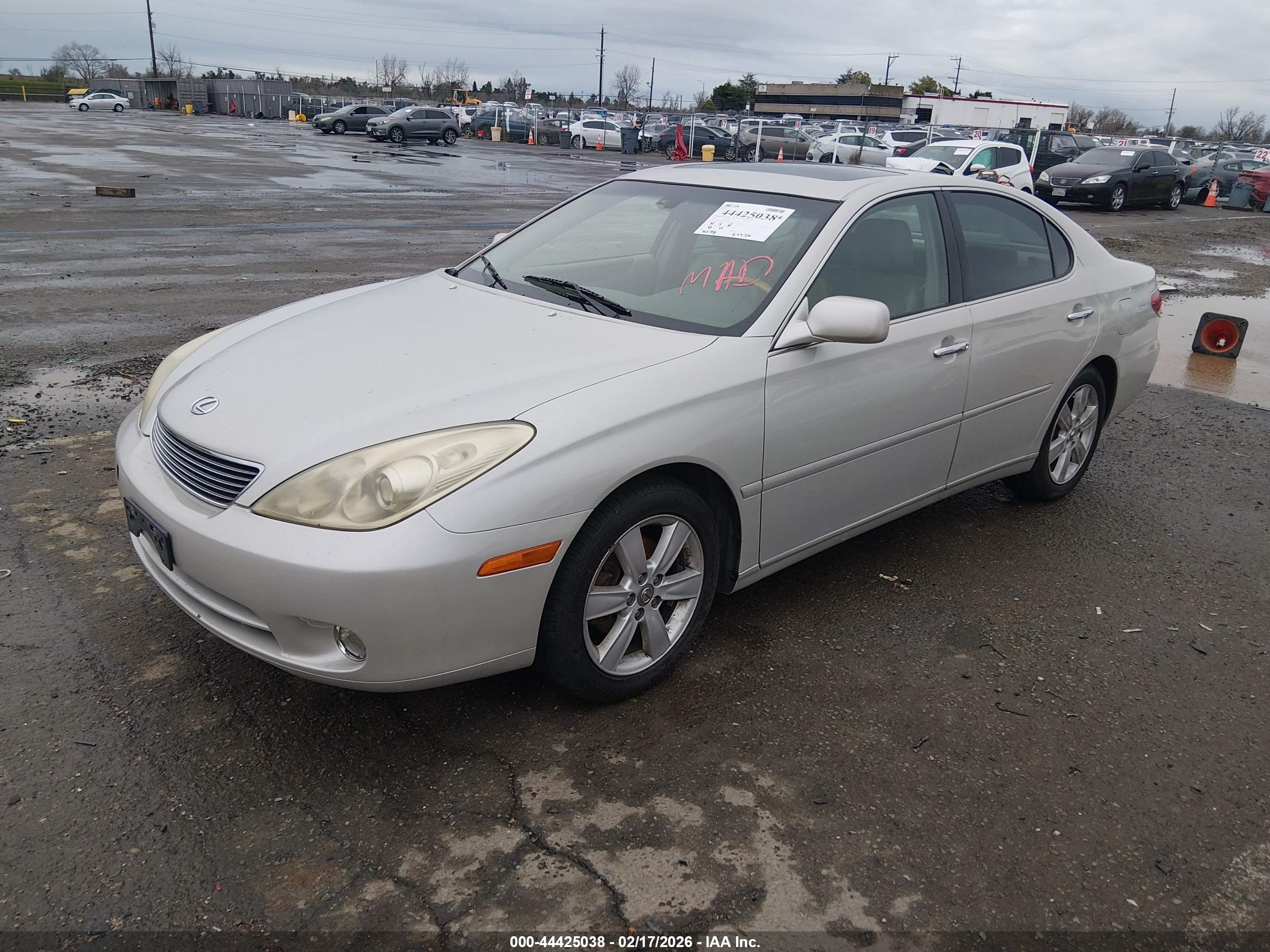 LEXUS ES image 2