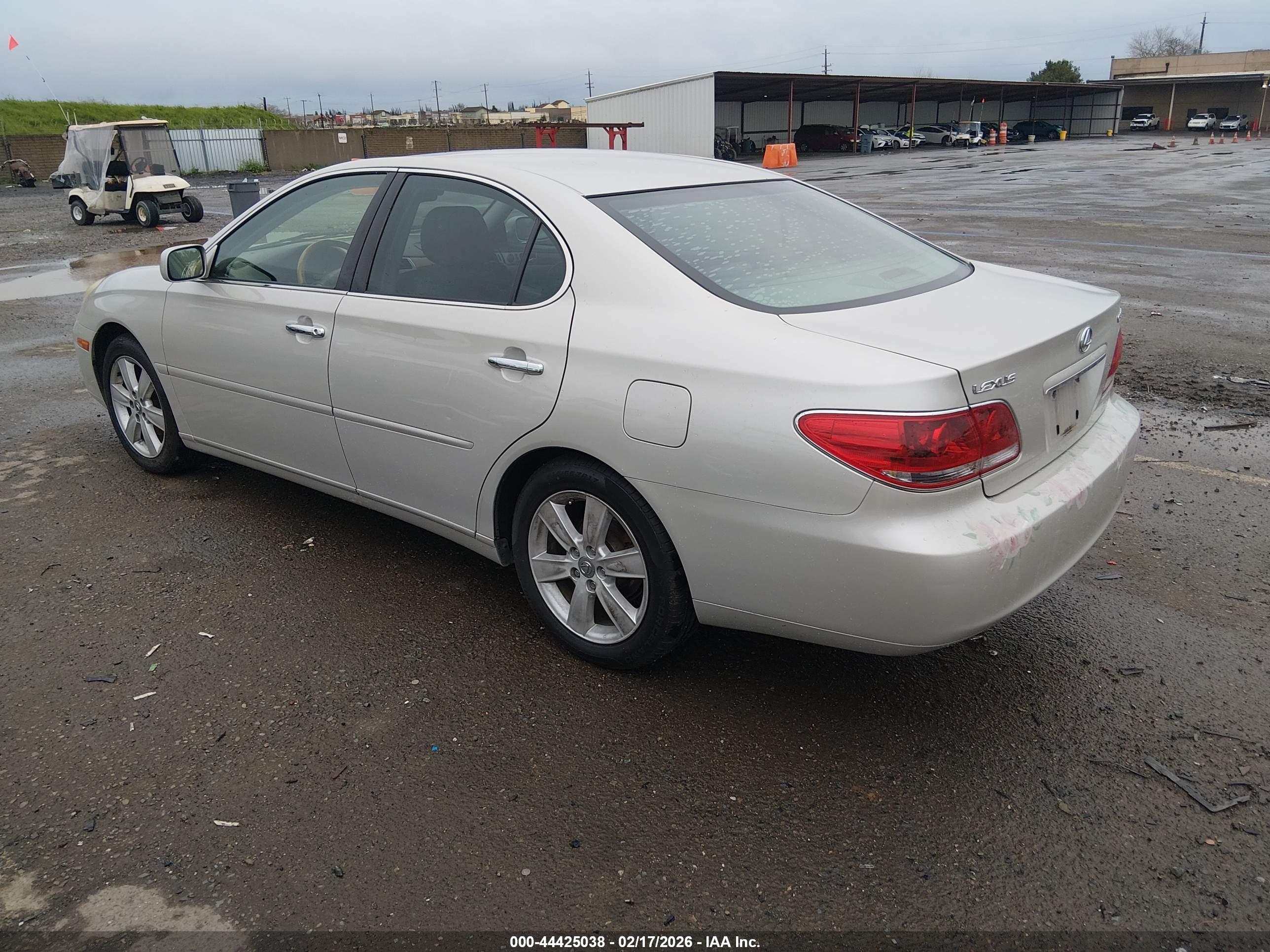 LEXUS ES image 3