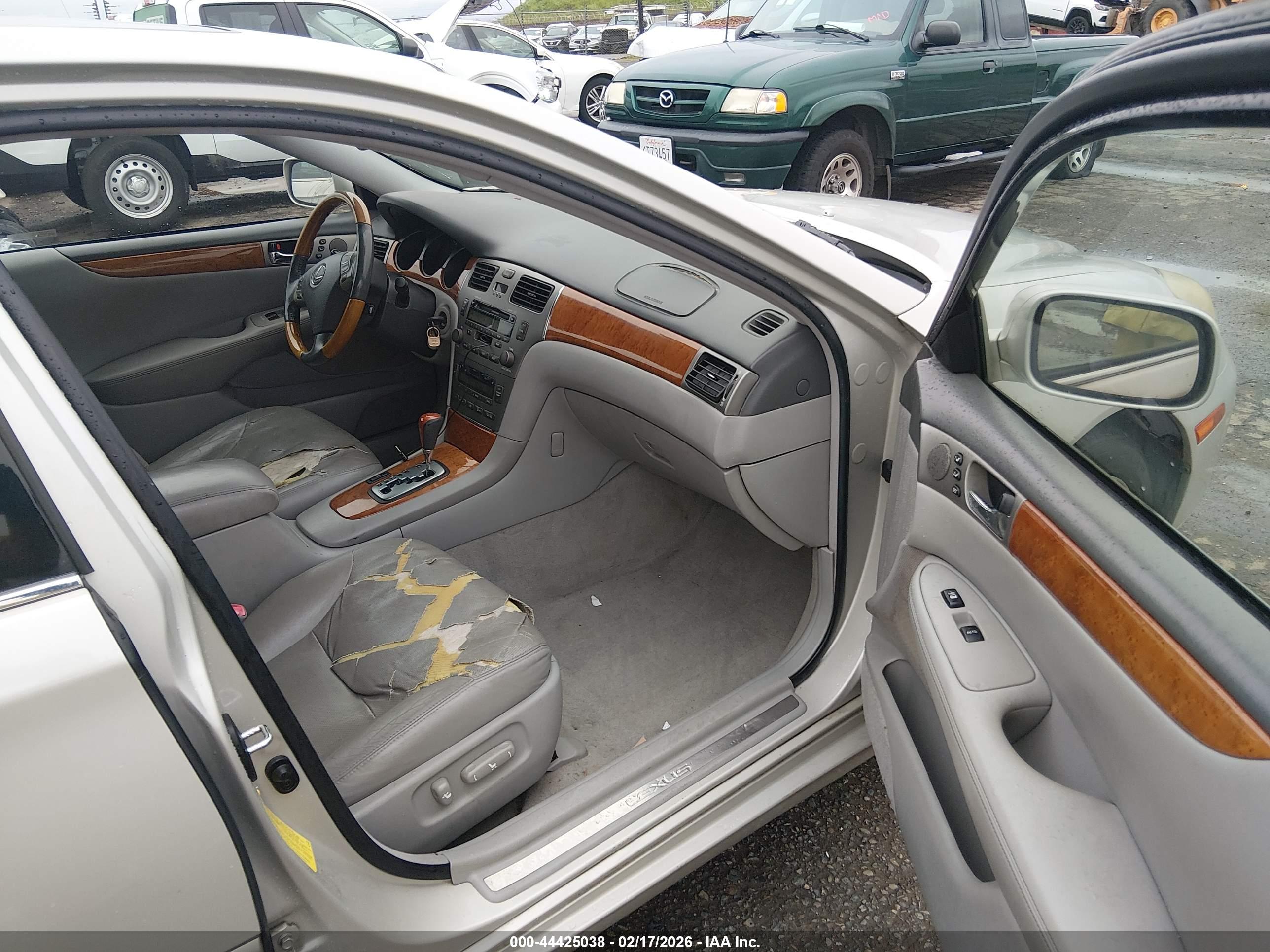 LEXUS ES image 5