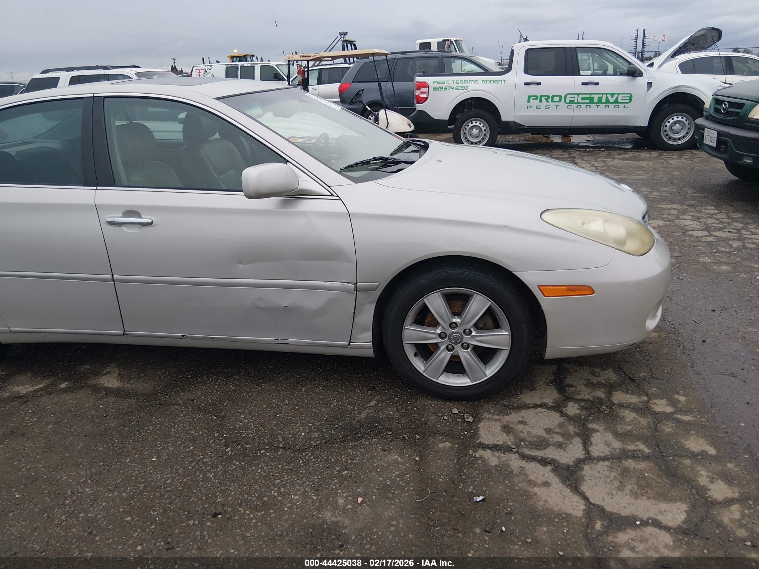 LEXUS ES image 6
