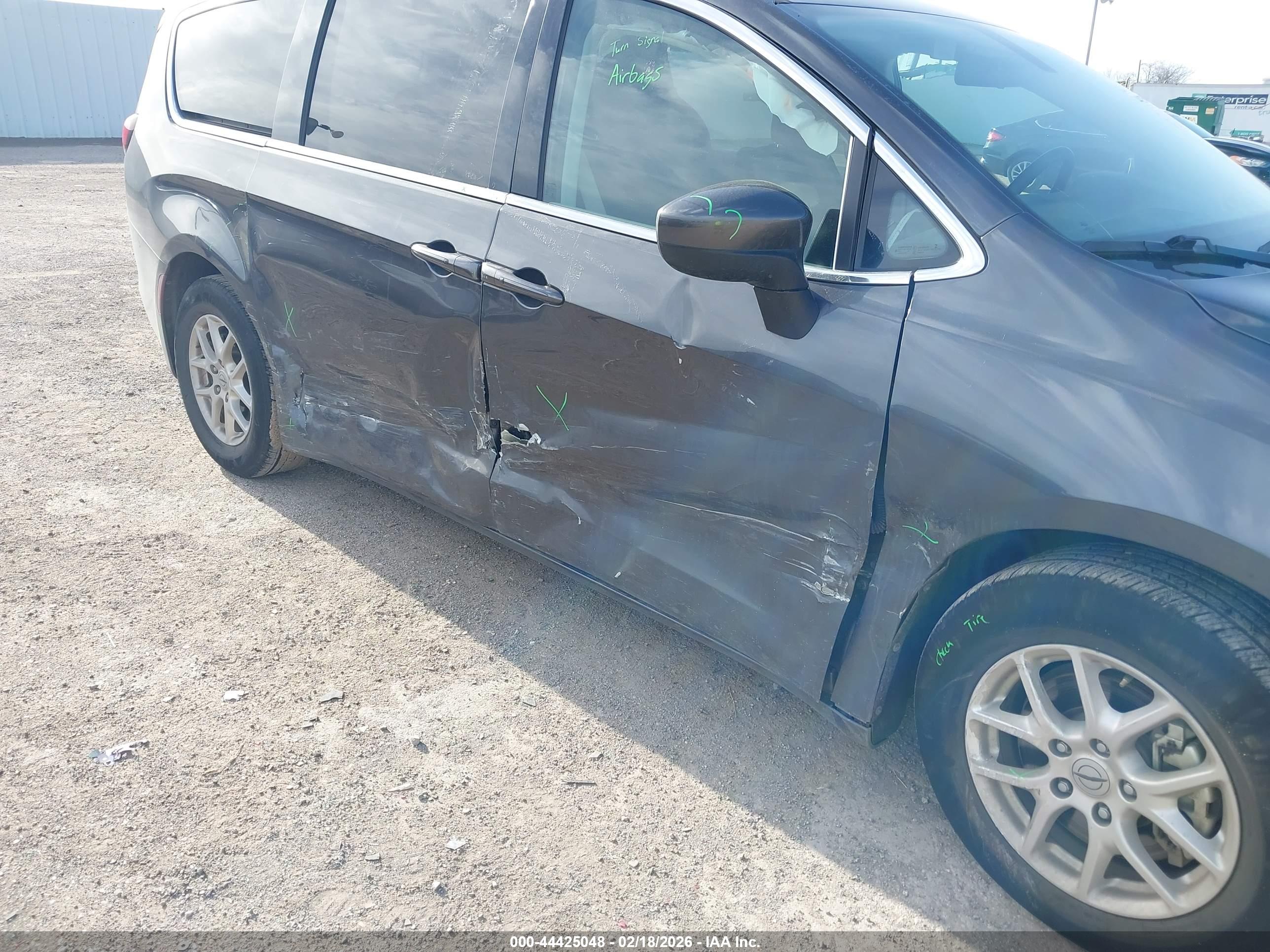 CHRYSLER VOYAGER image 6
