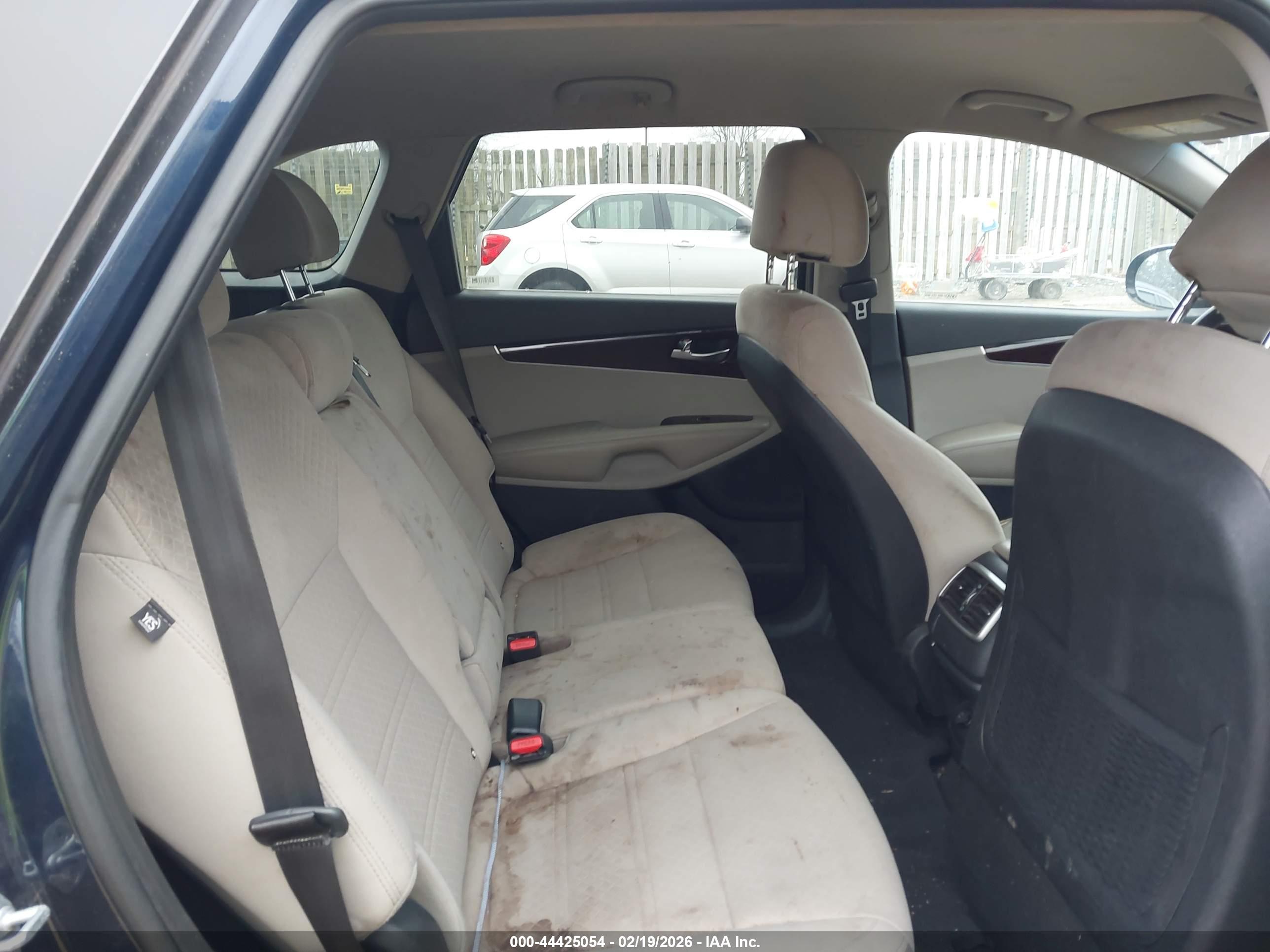 KIA SORENTO image 8
