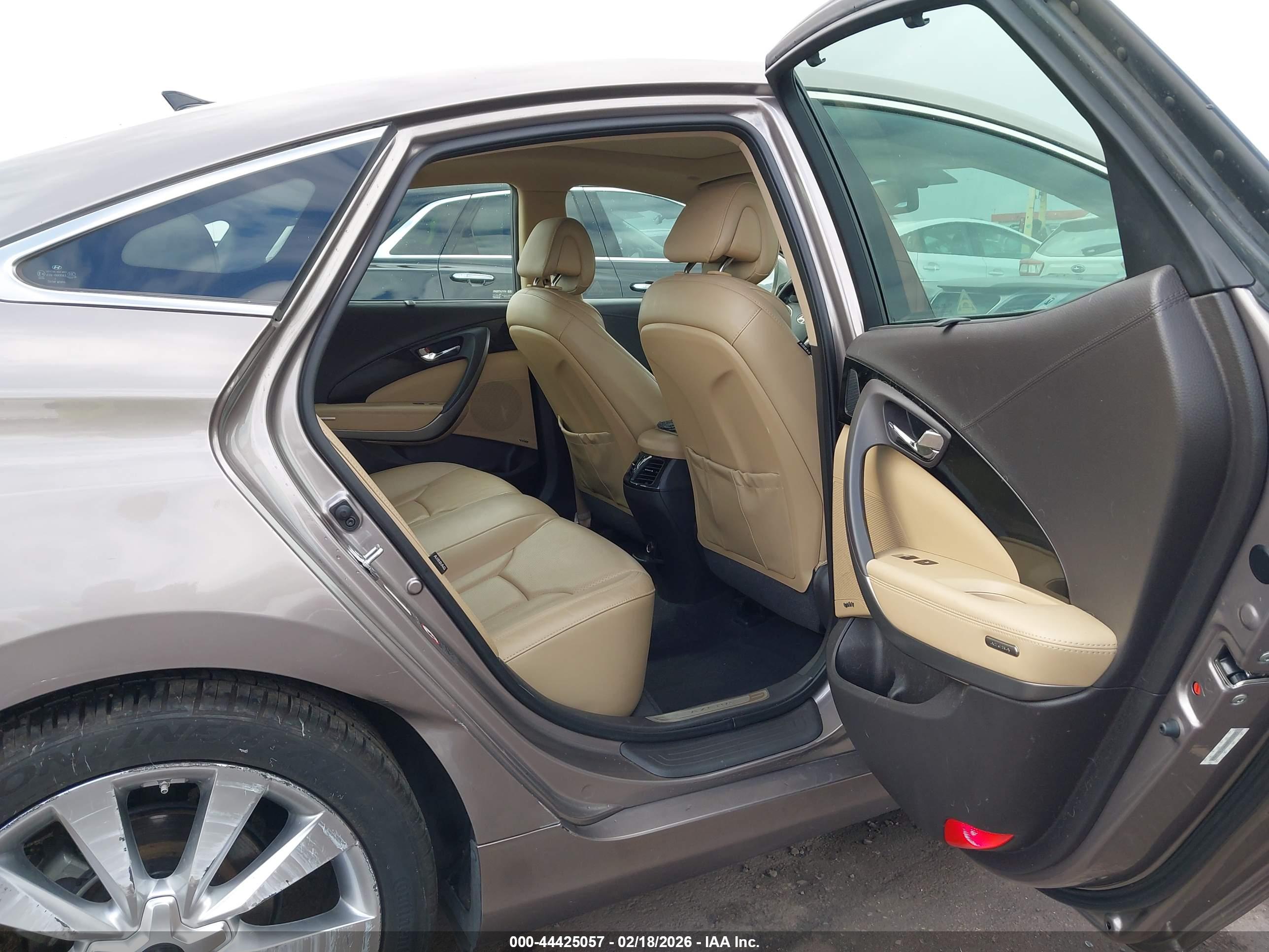 HYUNDAI AZERA image 8