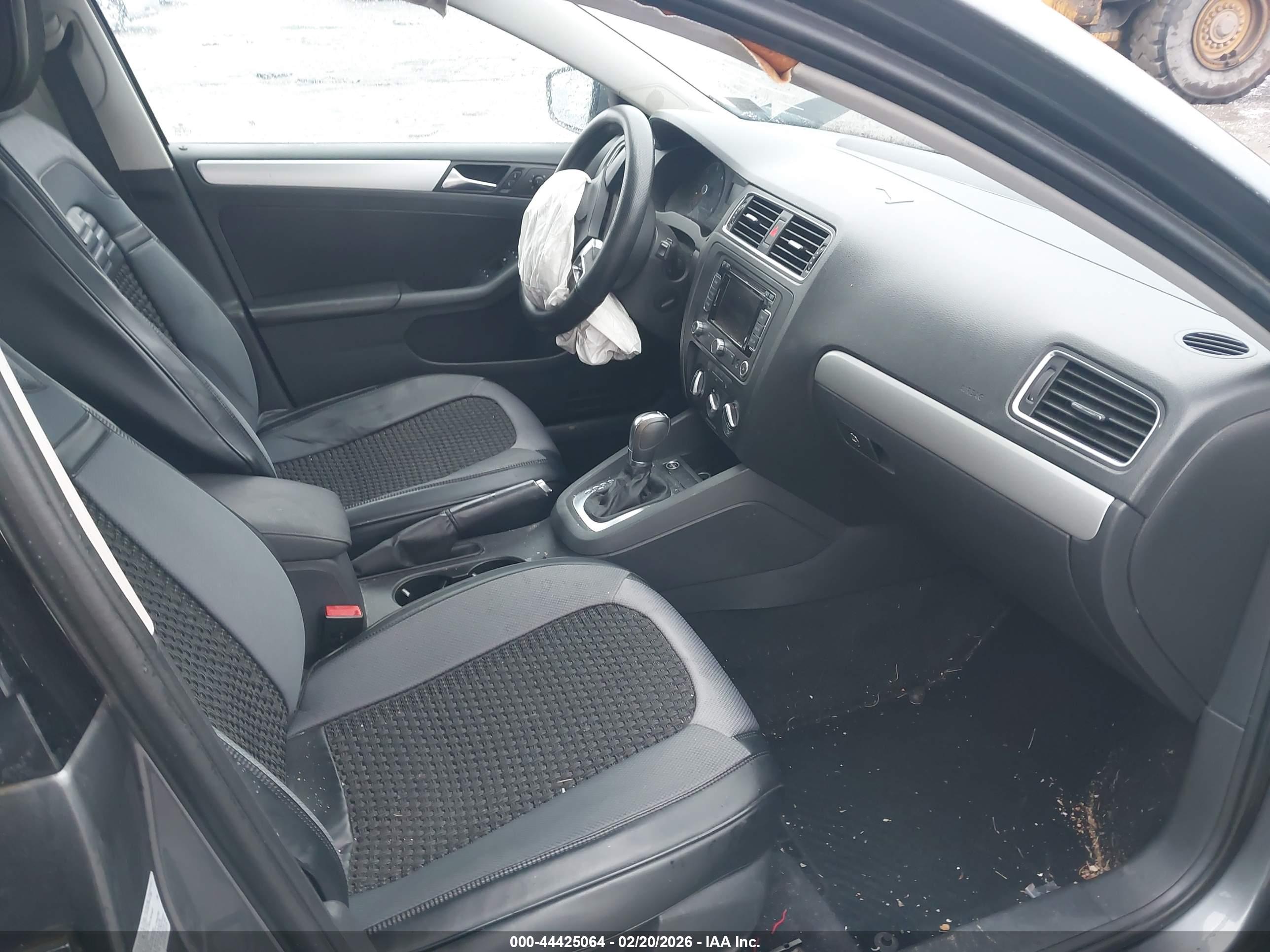 VOLKSWAGEN JETTA image 5