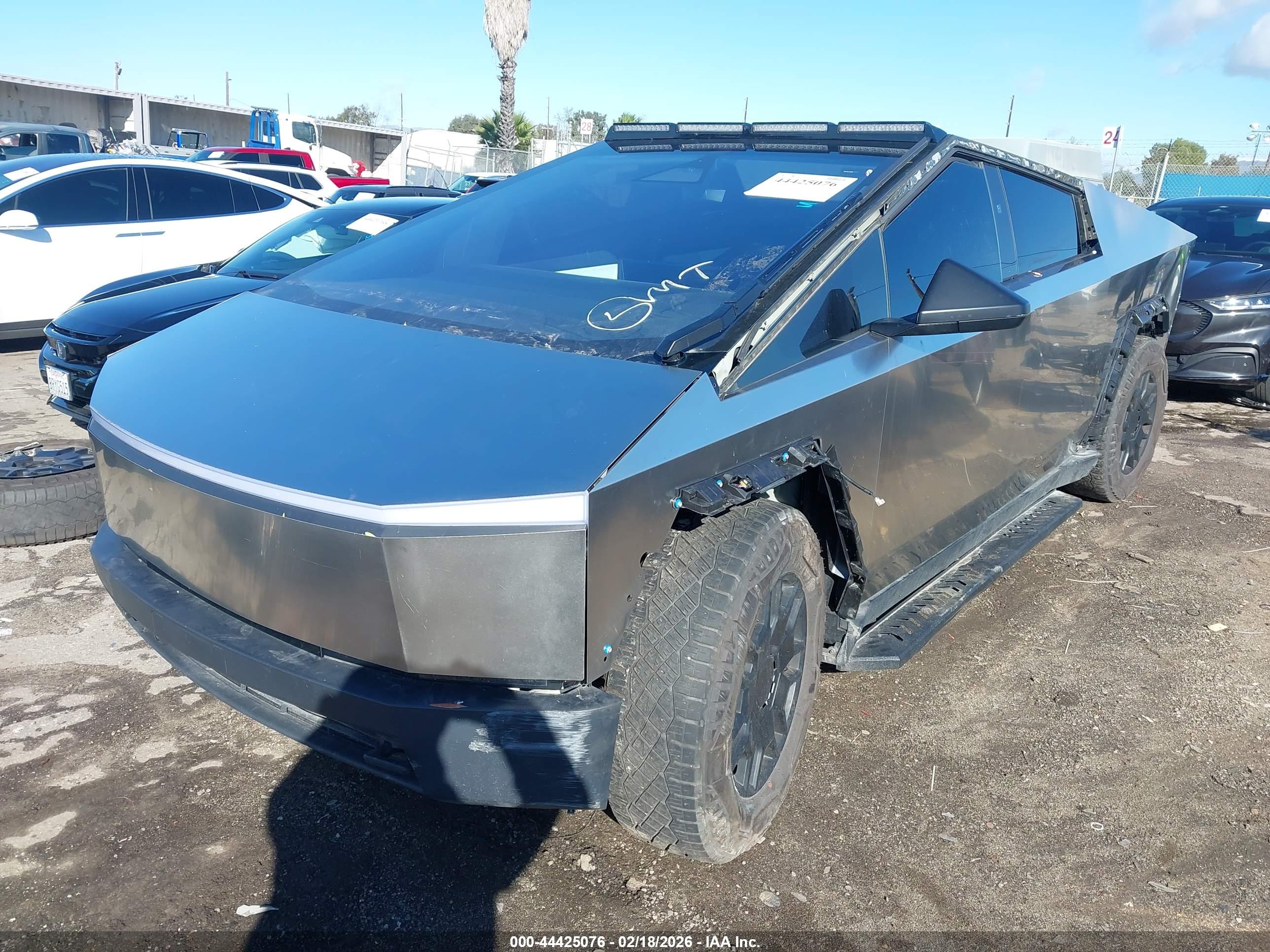 TESLA CYBERTRUCK image 2